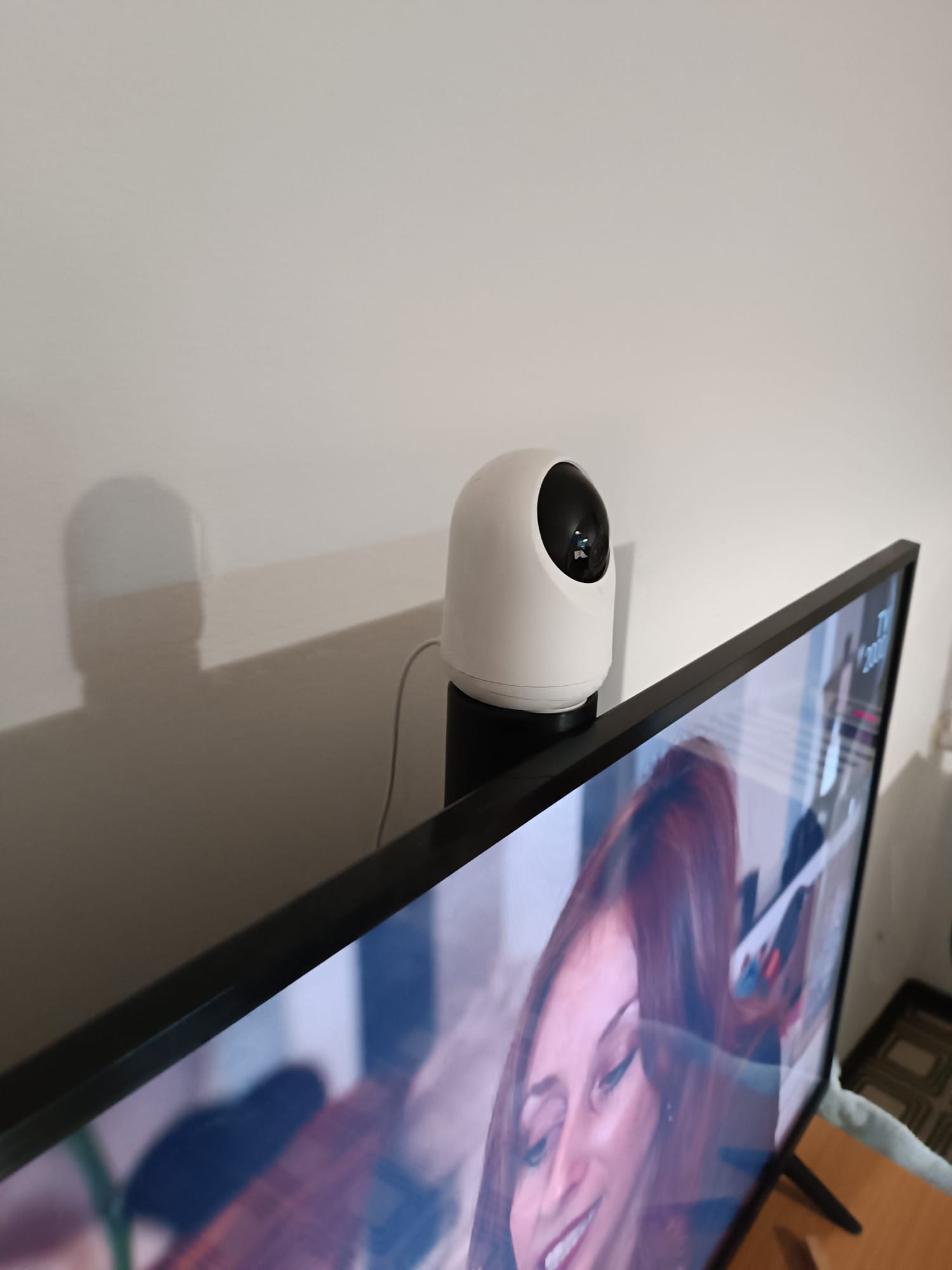 Videocamera esterna plug-in con supporto orientabile (Stick Up Cam Videocamera esterna plug-in con supporto orientabile (Stick Up Cam