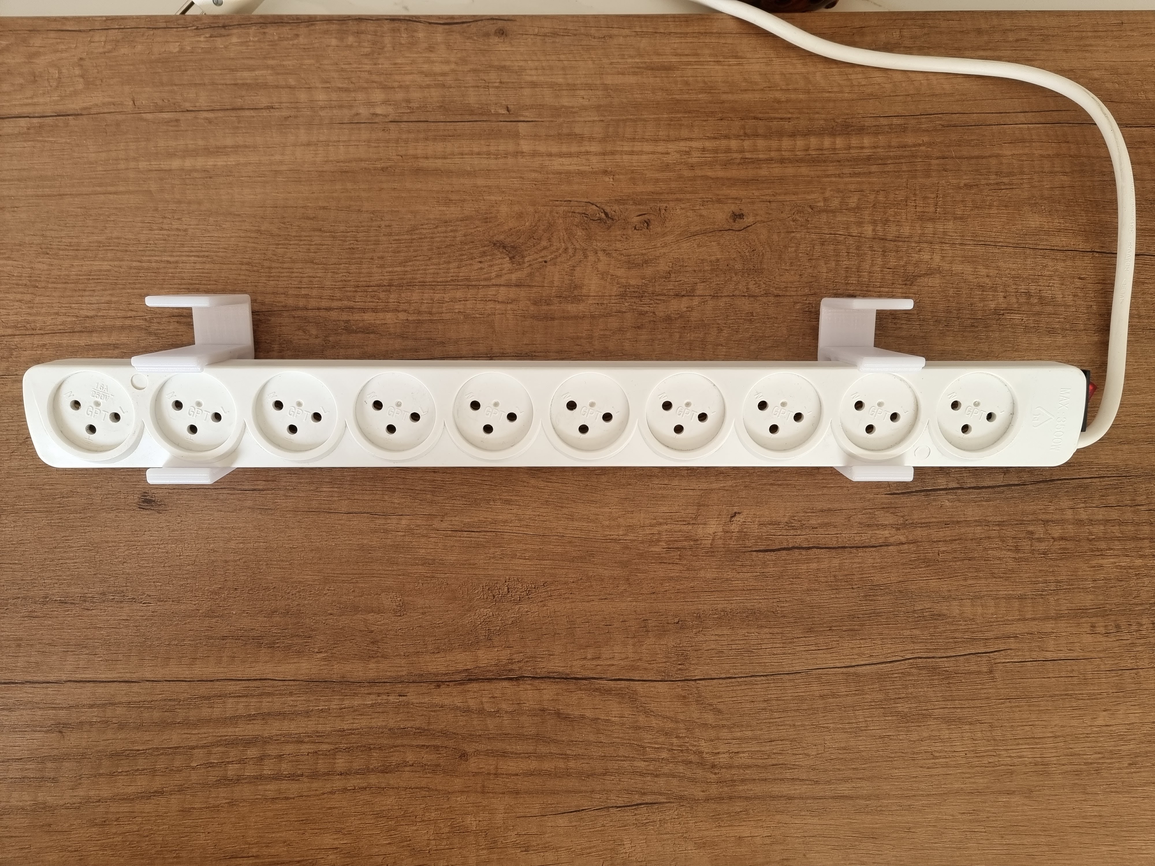 Screwless desk power strip mount (inwards)