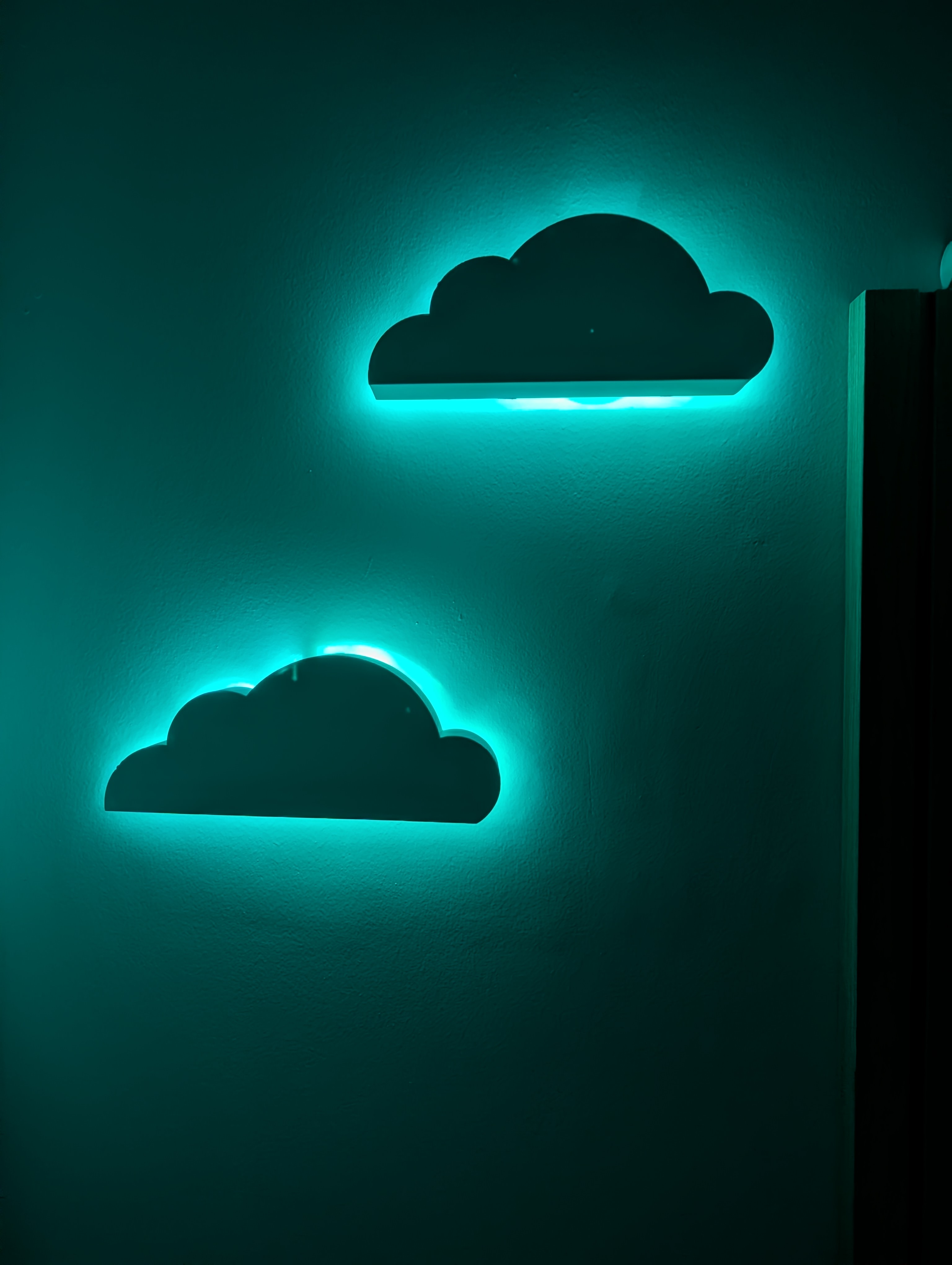 Cloud shaped wall light — thumbnail 2
