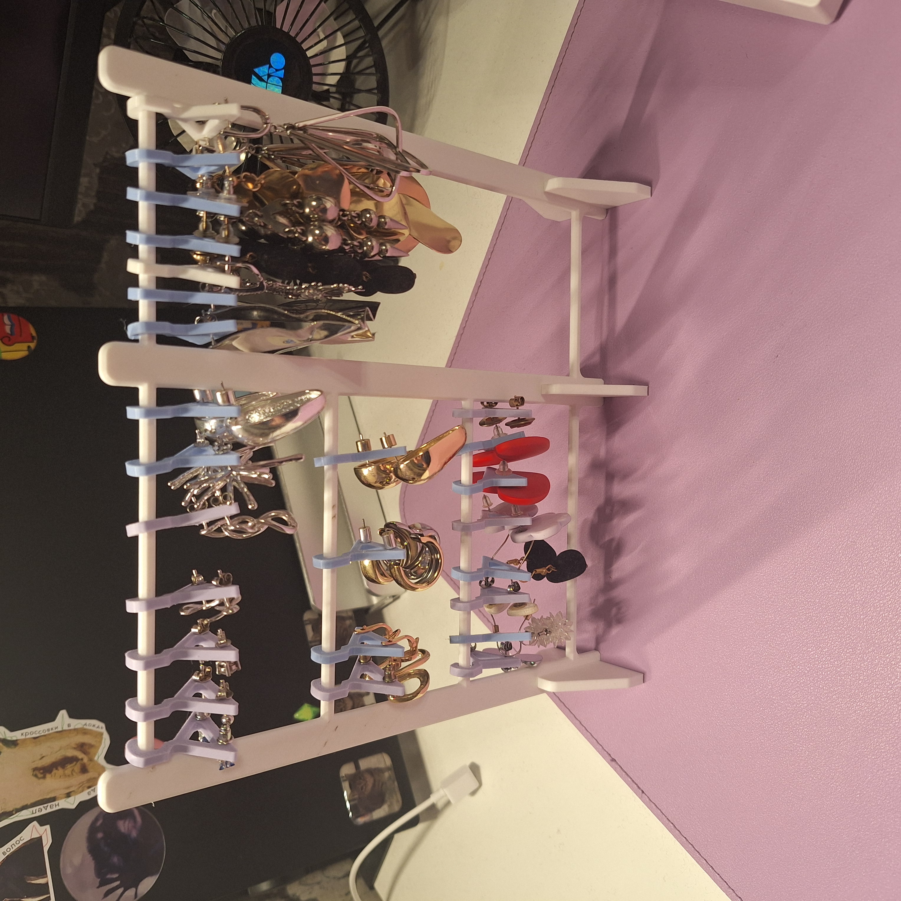 Earrings hanger rack