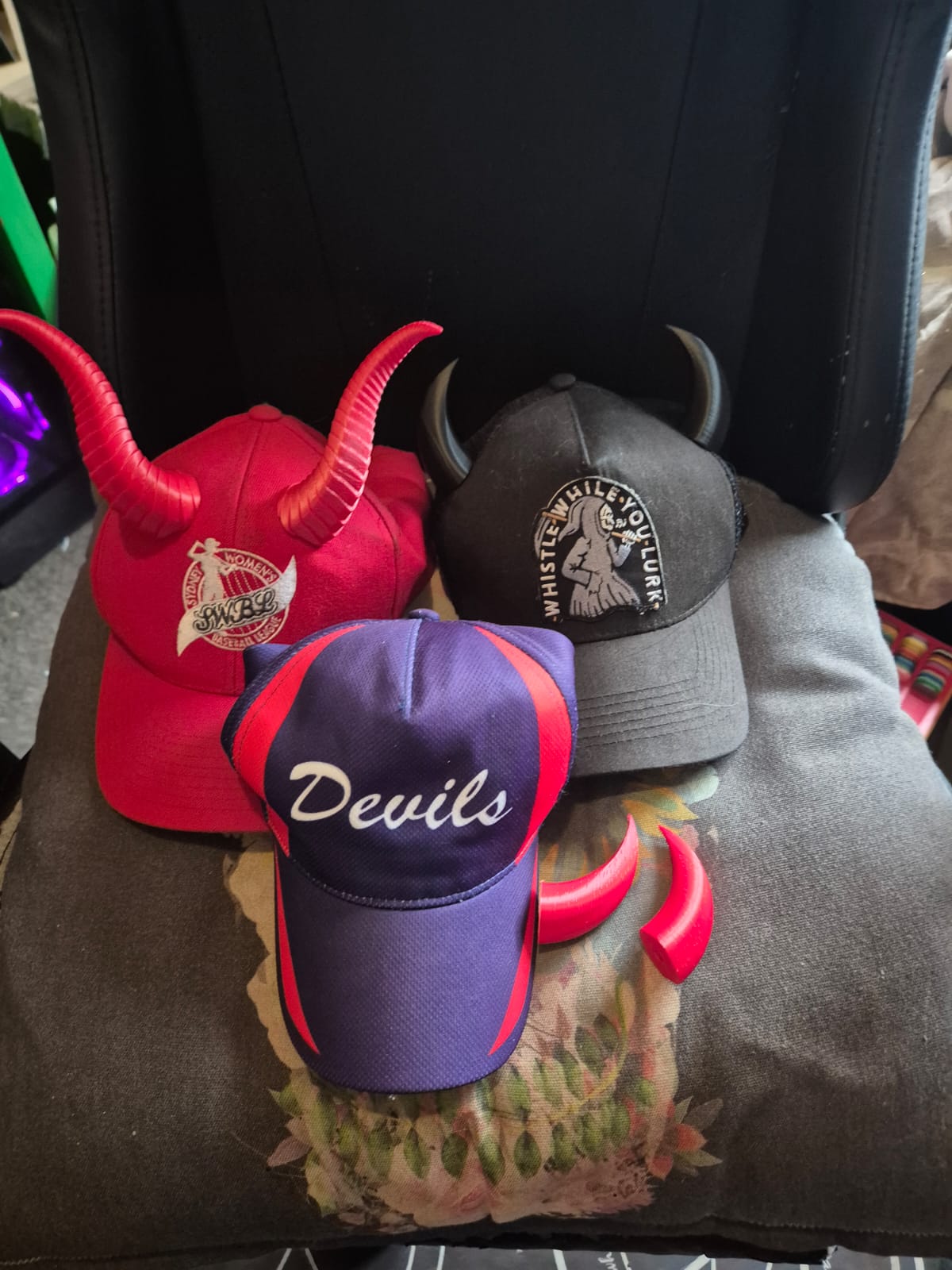 twisted hat horns 3D model thumbnail