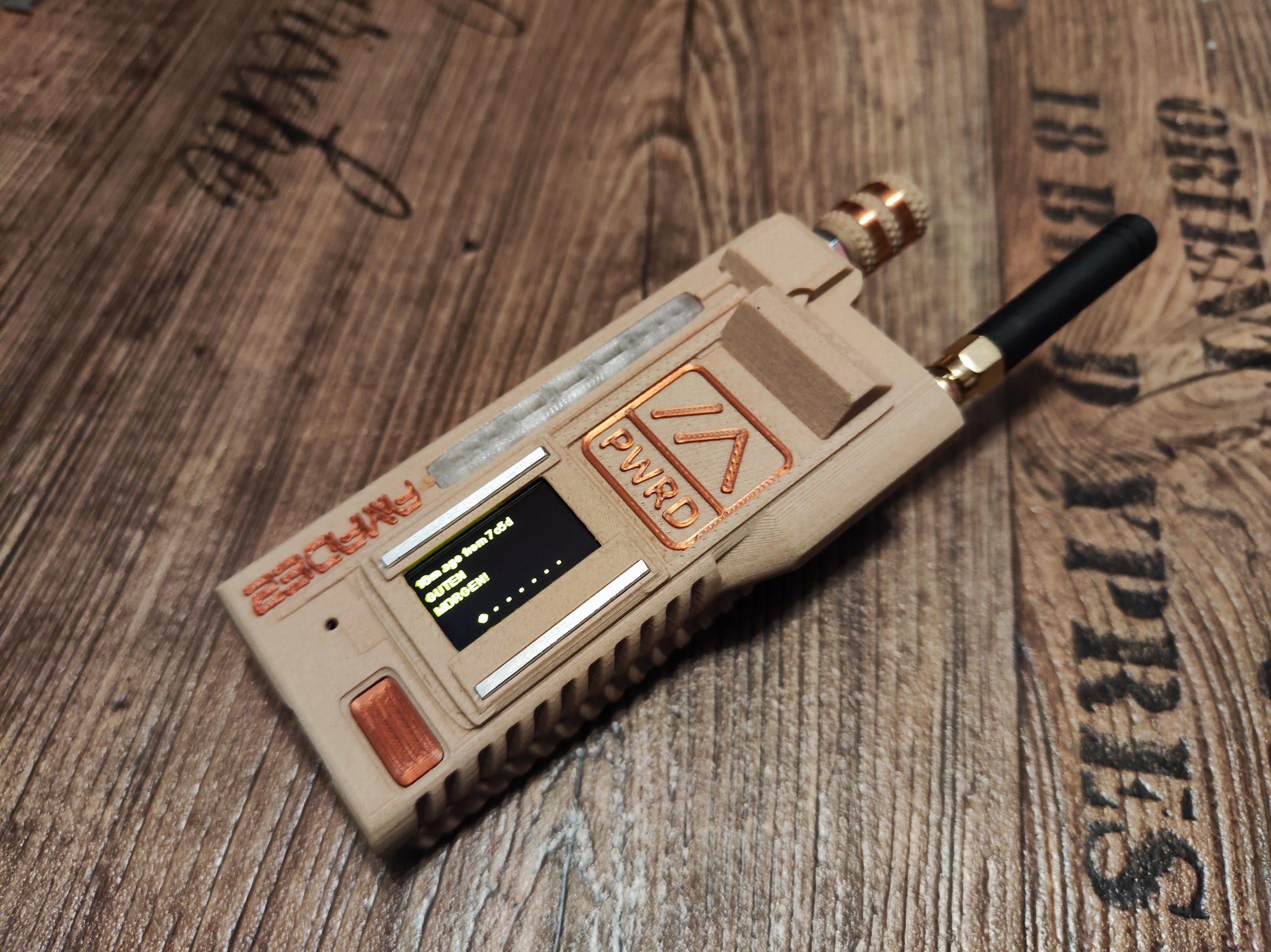 Meshtastic FakeTec "Amade2" NRF52  Node ( Duo color vintage)