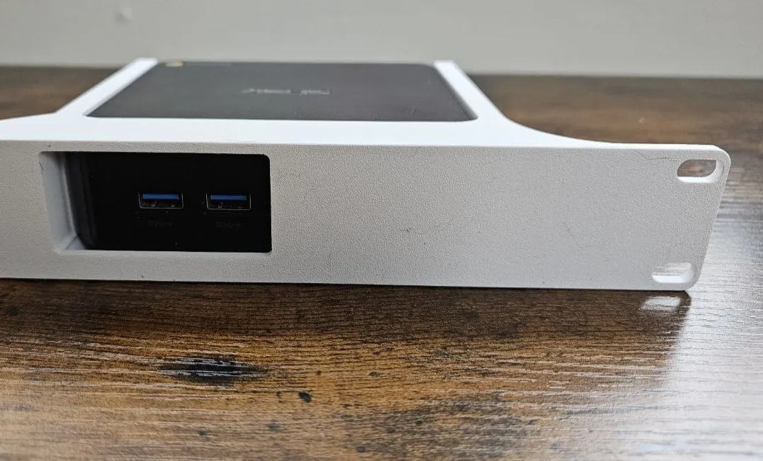 Asus Chromebox CN62 10-inch Rack Mount by Maurício Pessoa