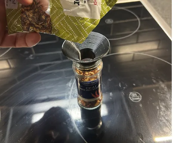Funnel for spices