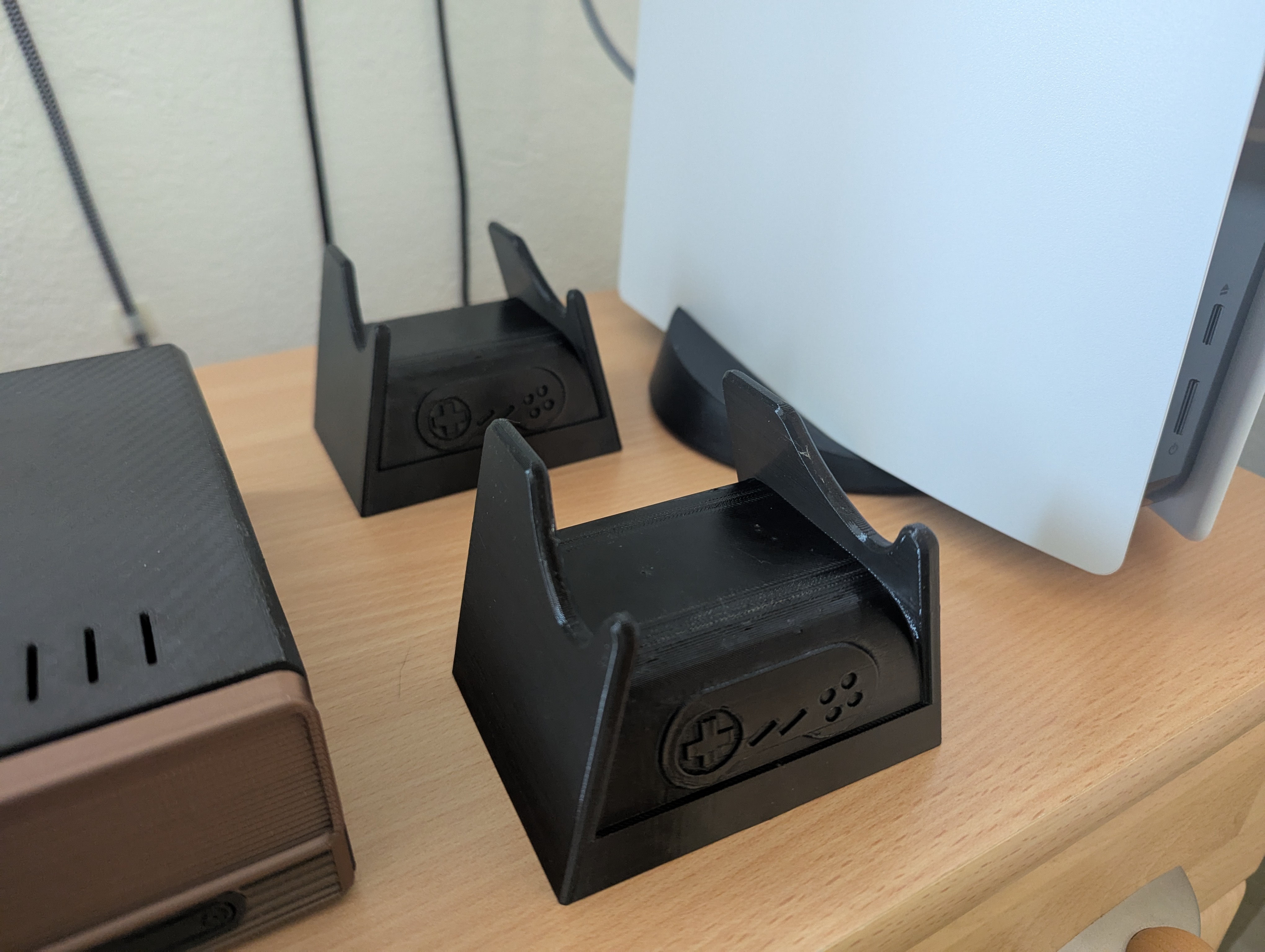 Miniatura 3 do modelo 3D Universal Controller Stand with Modular Magnetic Design