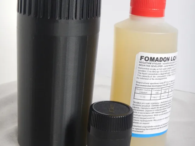 Lichtschutz Behälter für Fomadon Entwickler; Light-proof container for Fomadon developer; Modell Filmdose