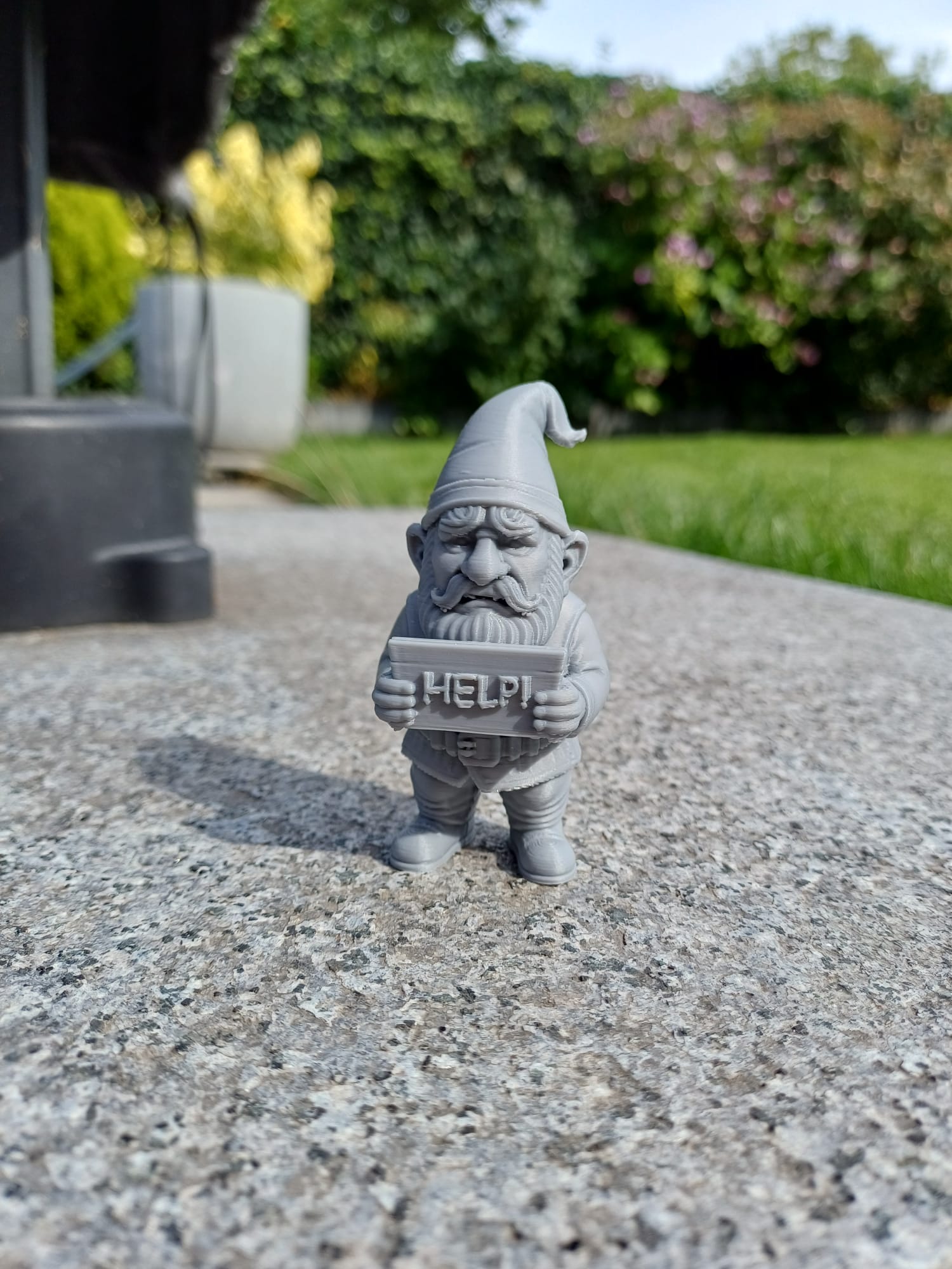 Distress Gnome – Send Help, Please!