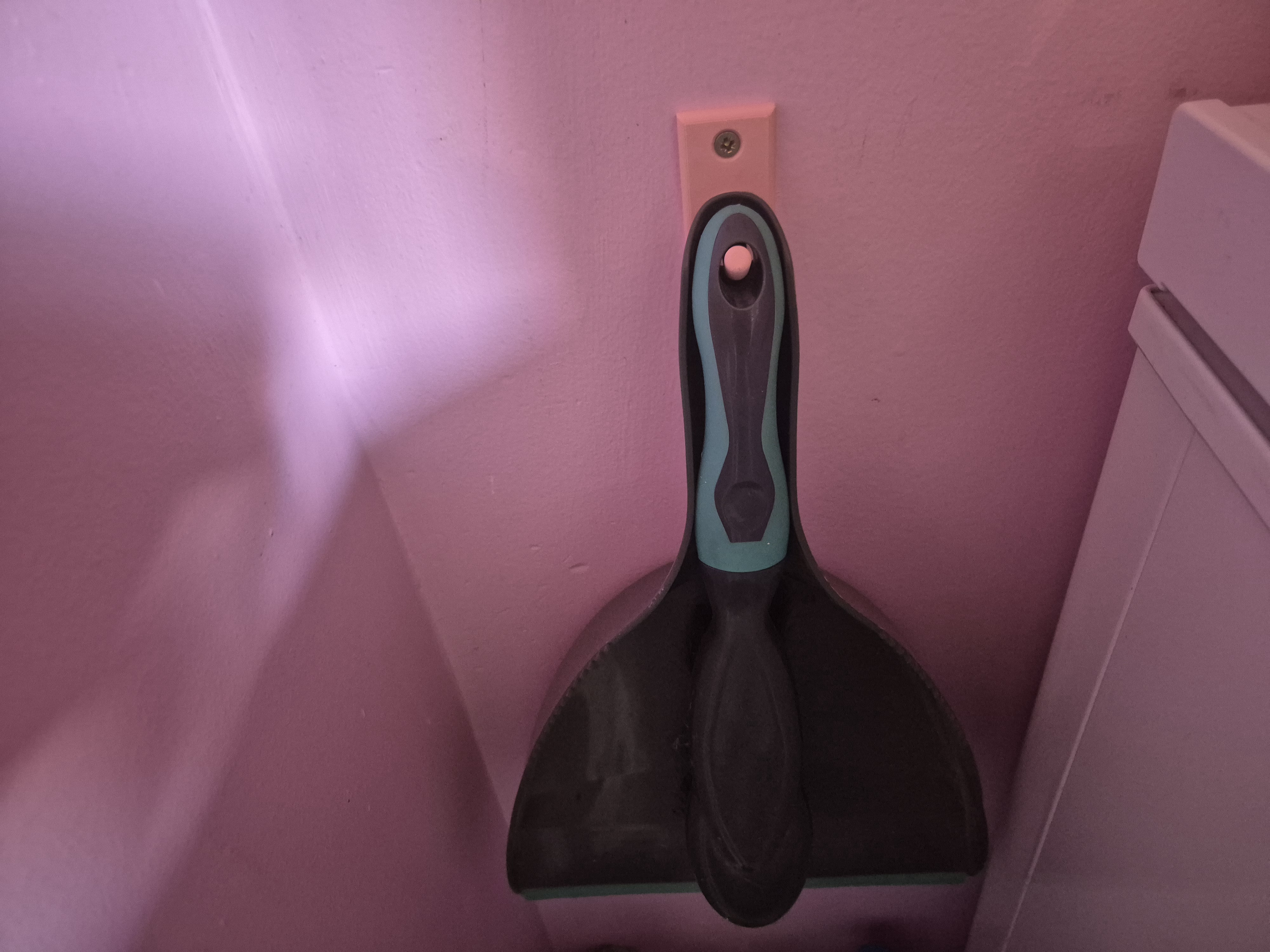 Dustpan hook — thumbnail 2