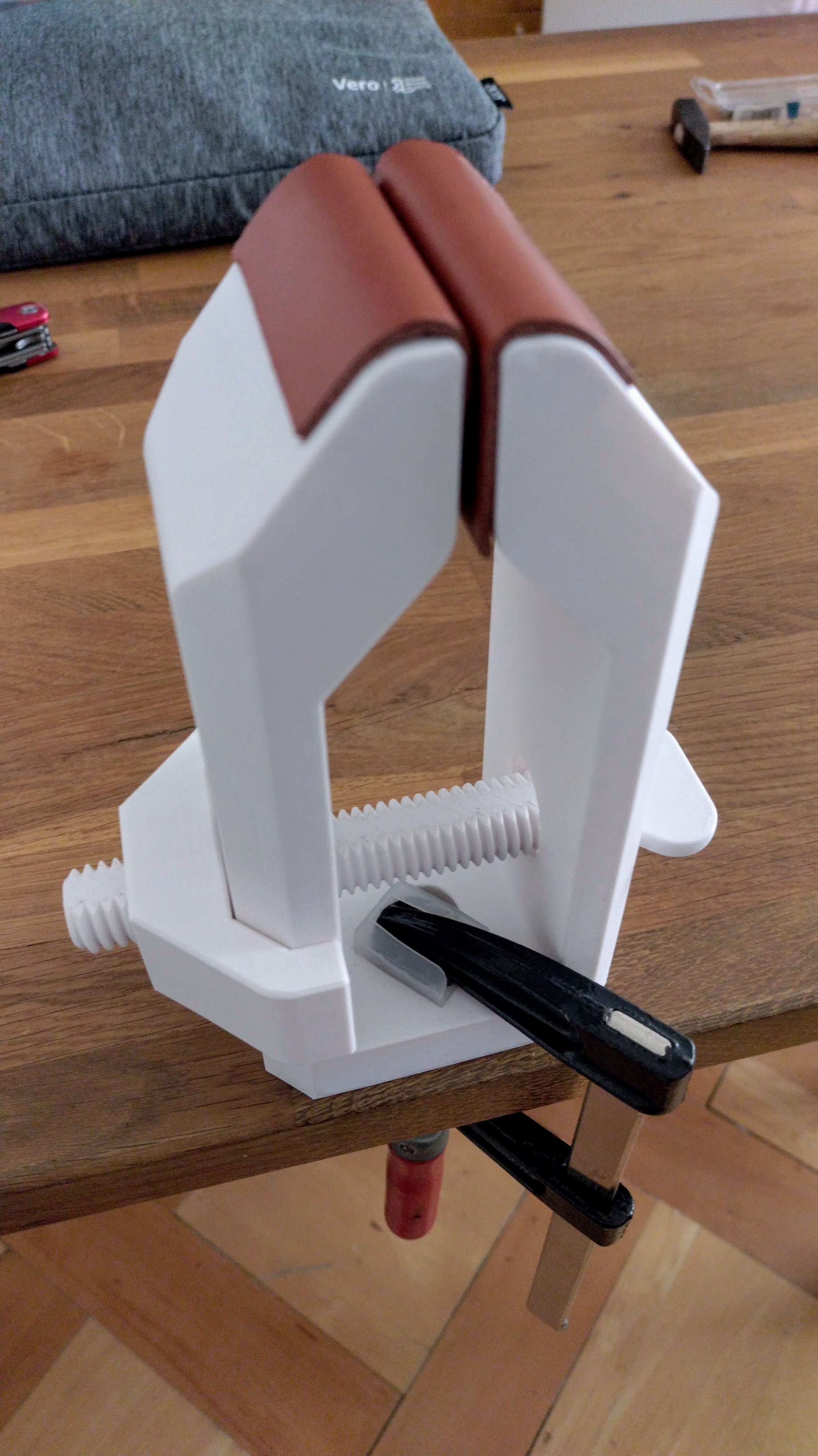 Single-Hand Tightening Mod for Stitching Pony