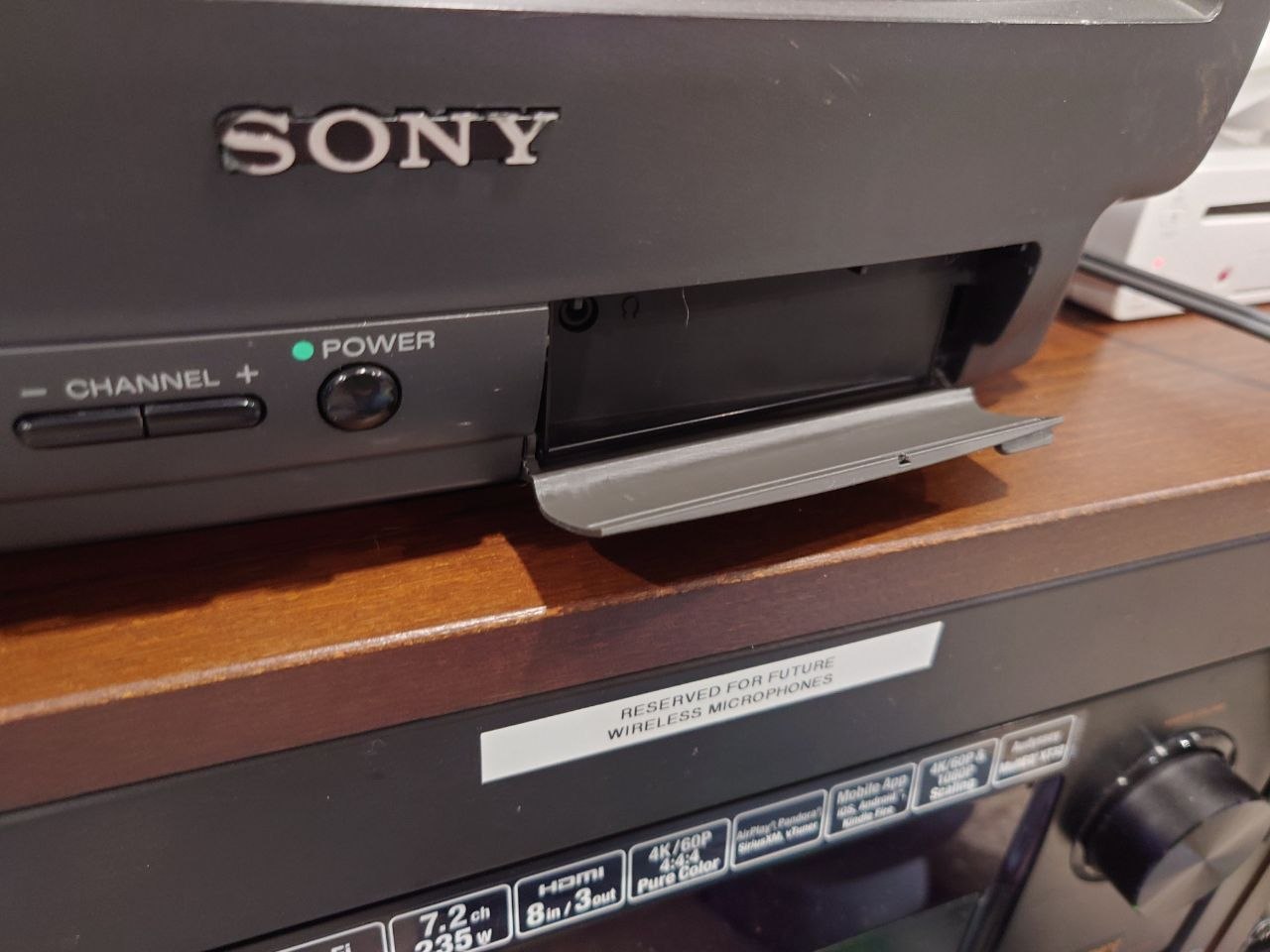 Sony KV-13M10/KV-13TR28 Front Input Door
