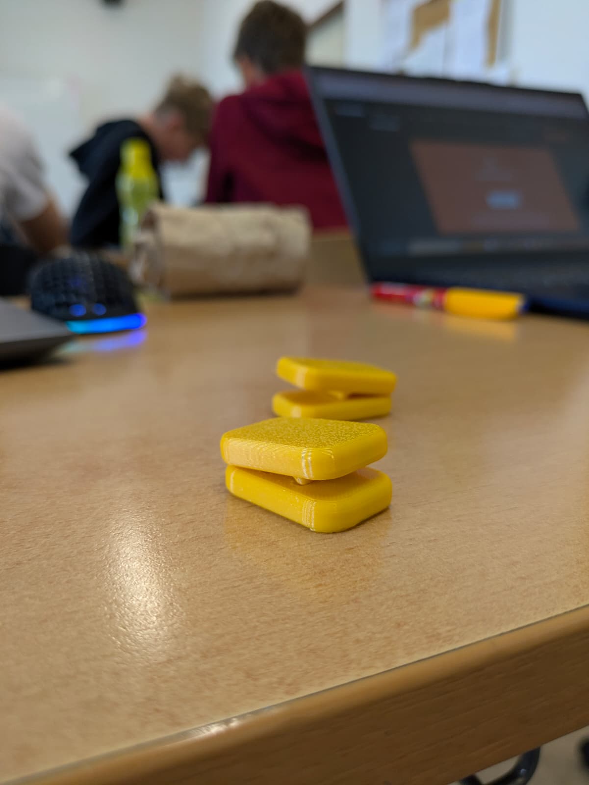 Clicker fidget (magnets)