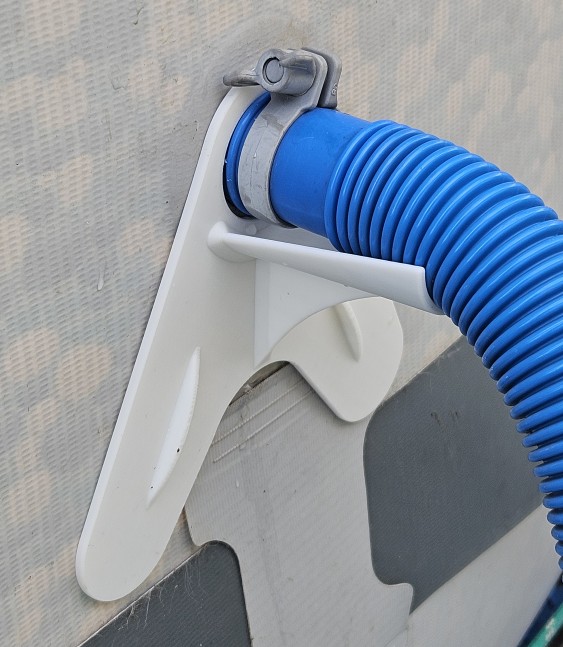 Pool pipe support