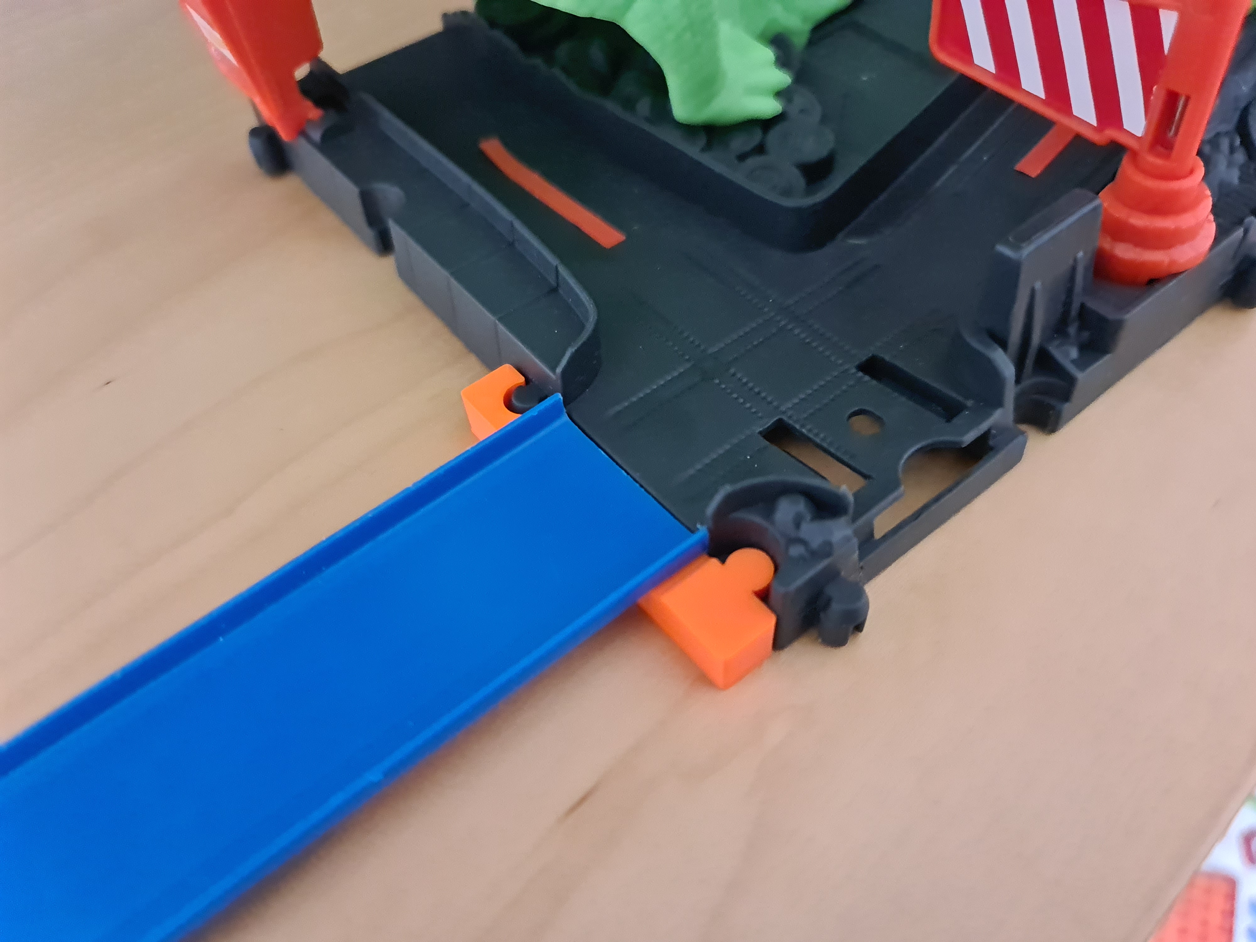 Hot Wheels Connector (Base to Track)