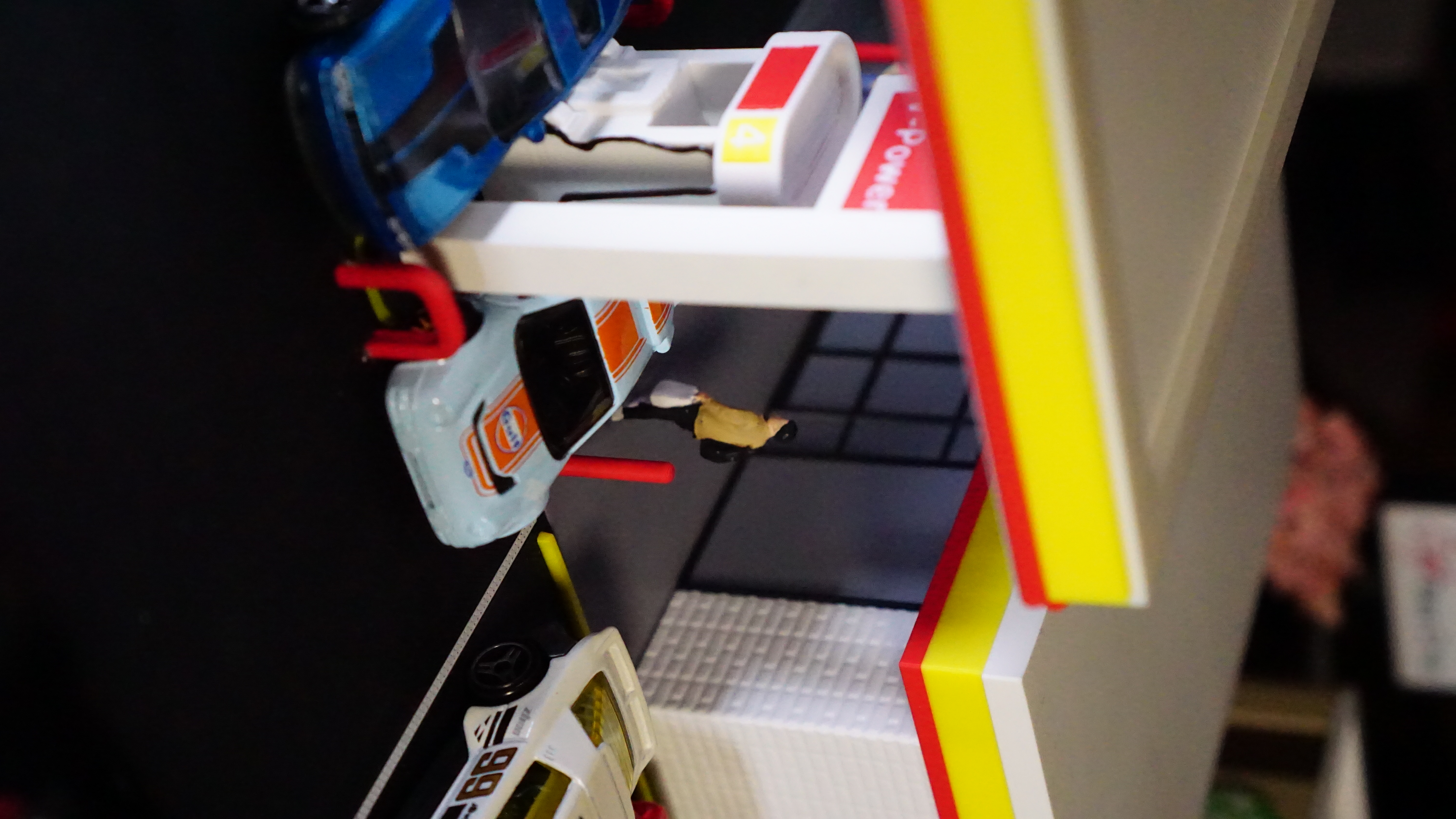 Shell Gas Station Model Set - 1:64 Scale Diorama — thumbnail 15