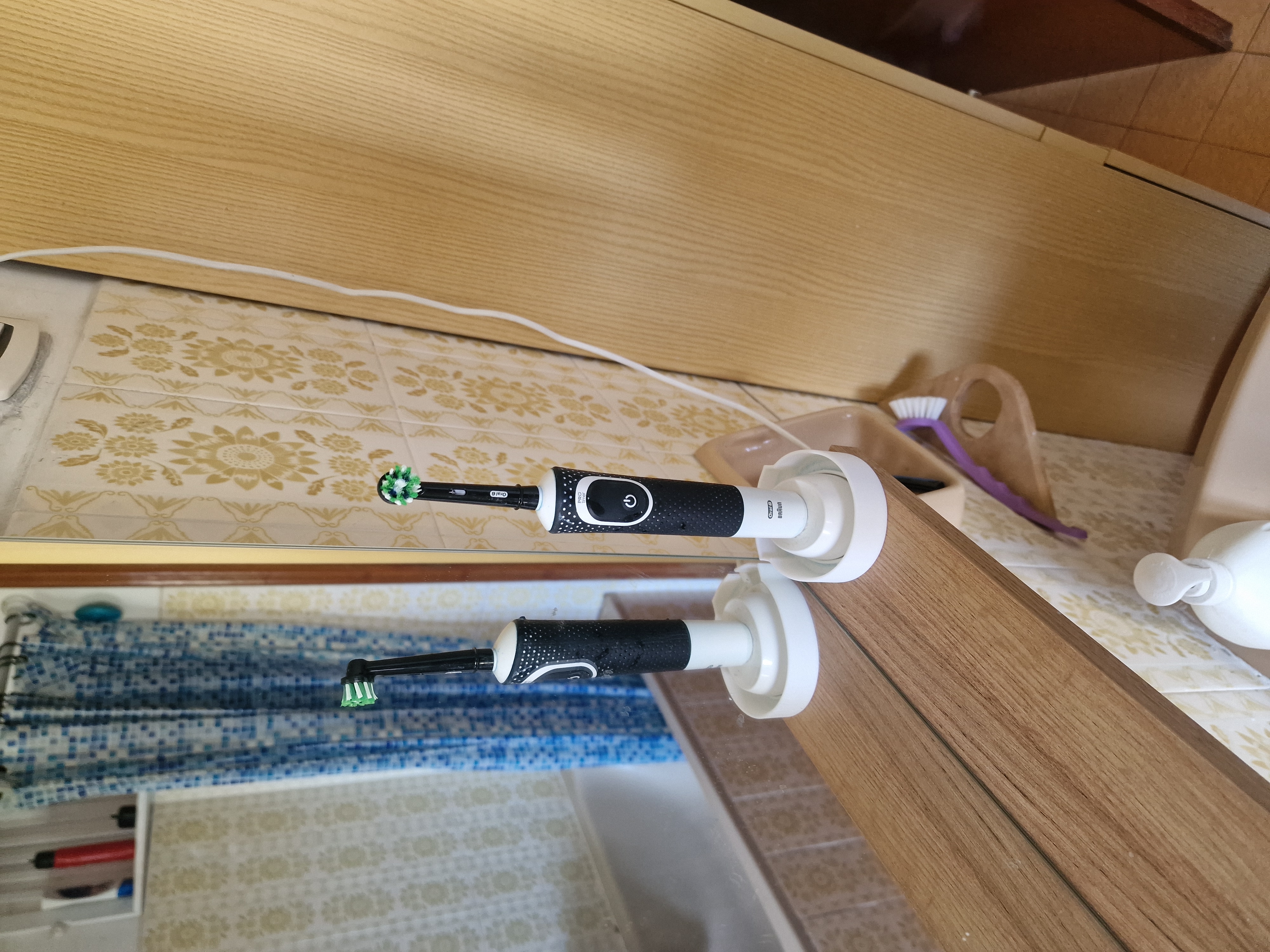 Oral B Stand/Water Drop Collector