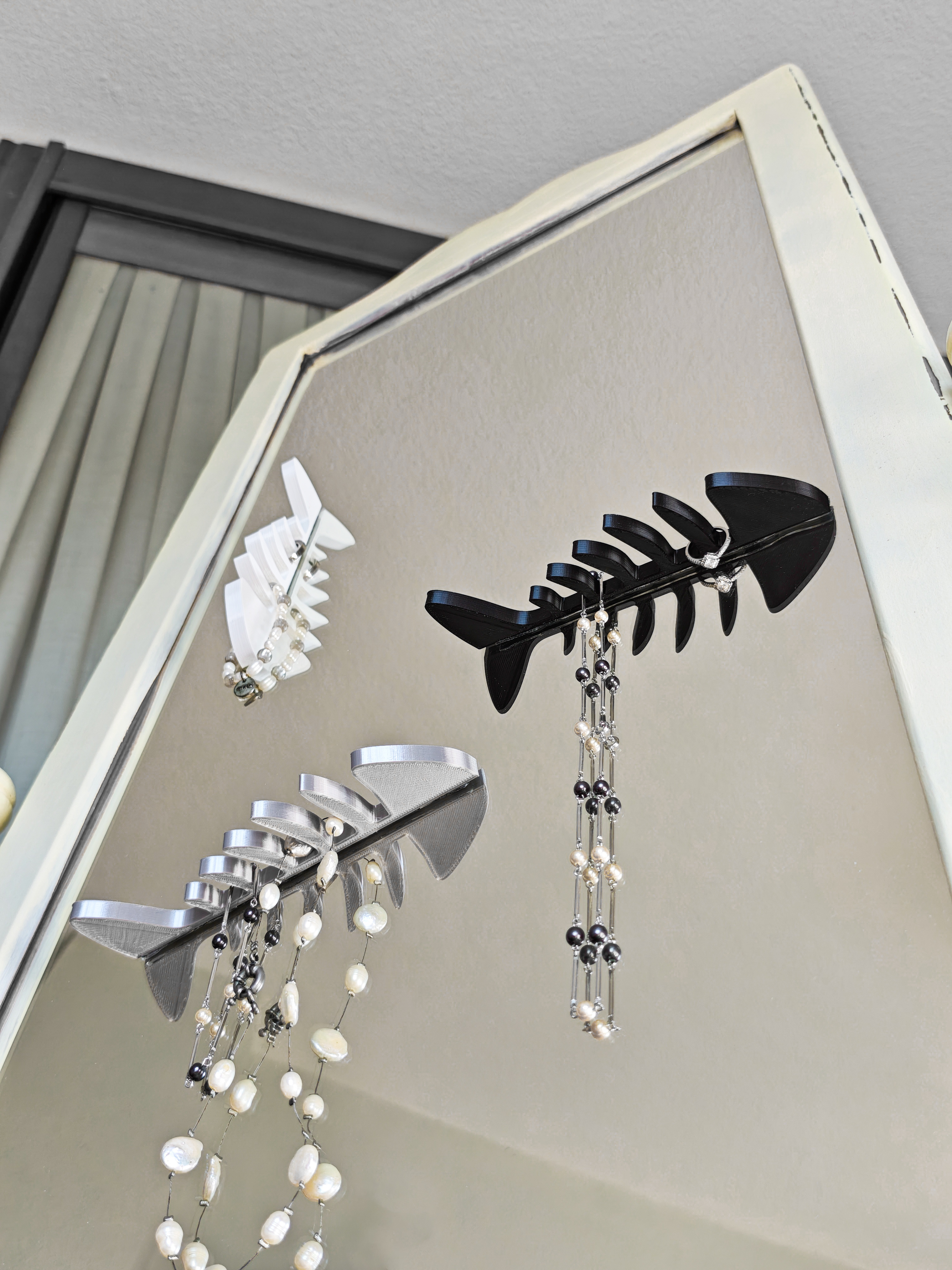 Spine hooks