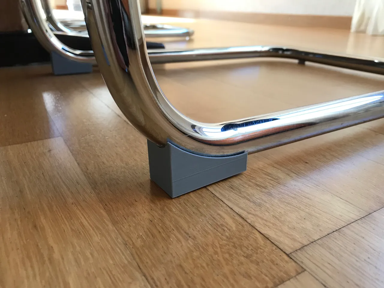 Dinning room round leg chair support by Capeto BaPa | Download free STL ...