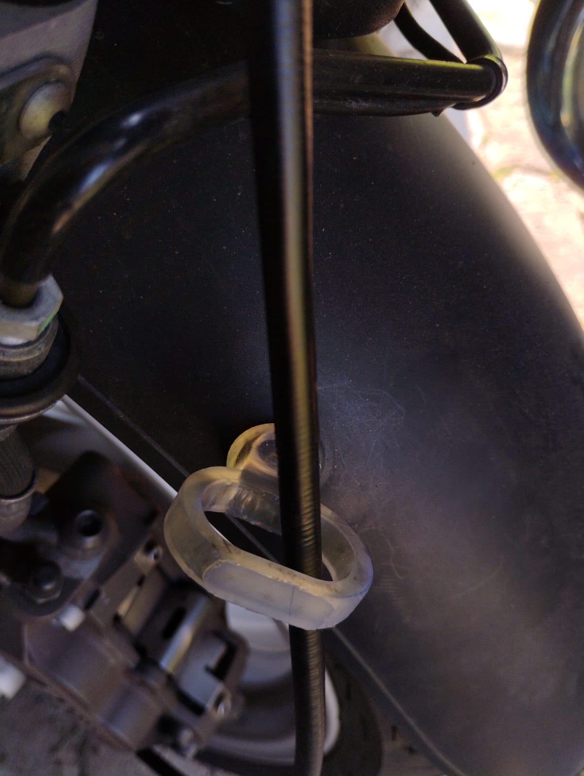 BMW R1150R - Passacavo a occhiello su parafango per stampante 3D a resina (Eyelet cable guide on the fender for 3D resin printer) — thumbnail 2