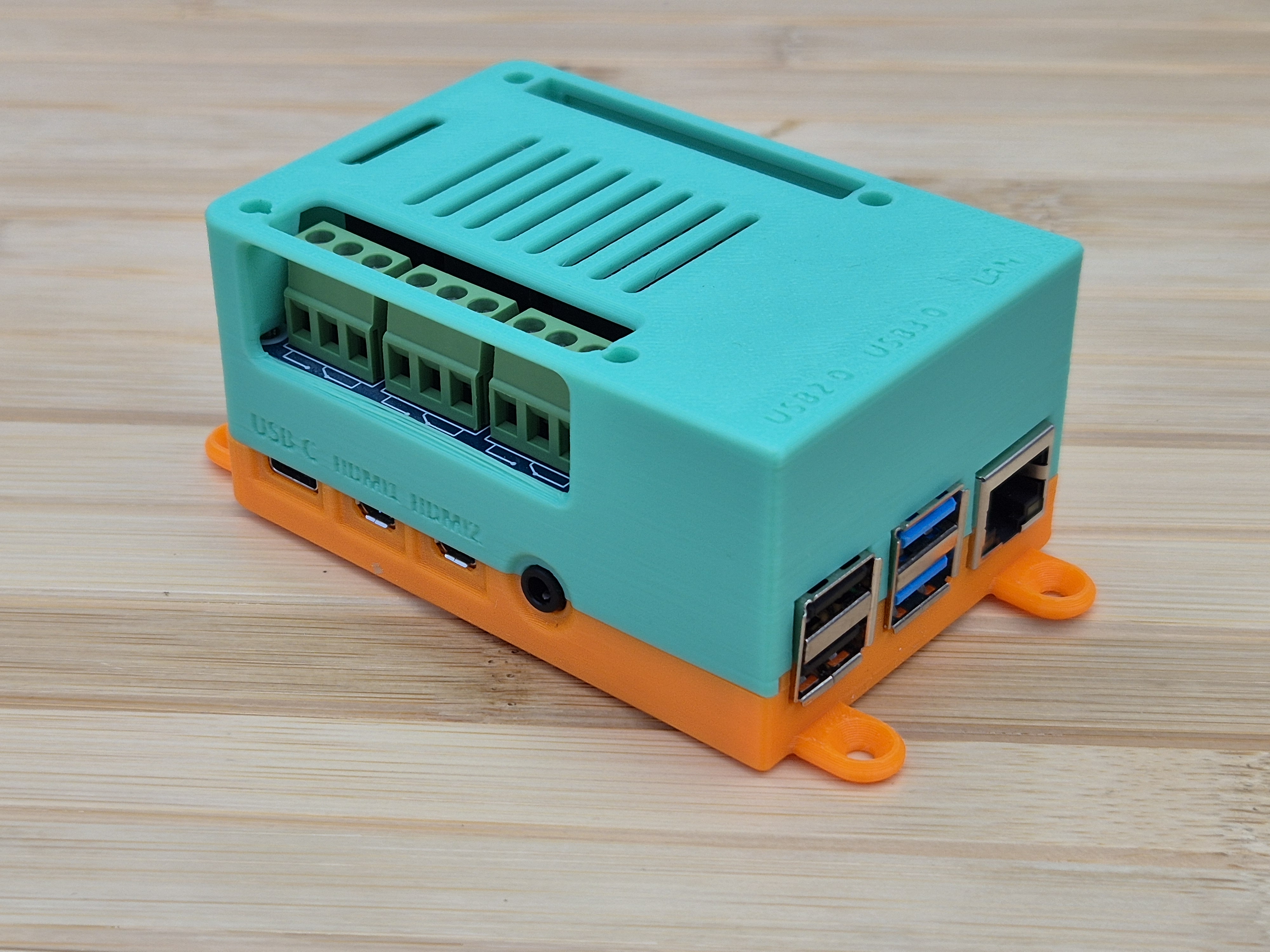 Raspberry Pi 4 - Waveshare 3x Relais HAT Housing by Nerdiy.de