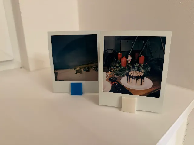 Vase mode Polaroid picture stand