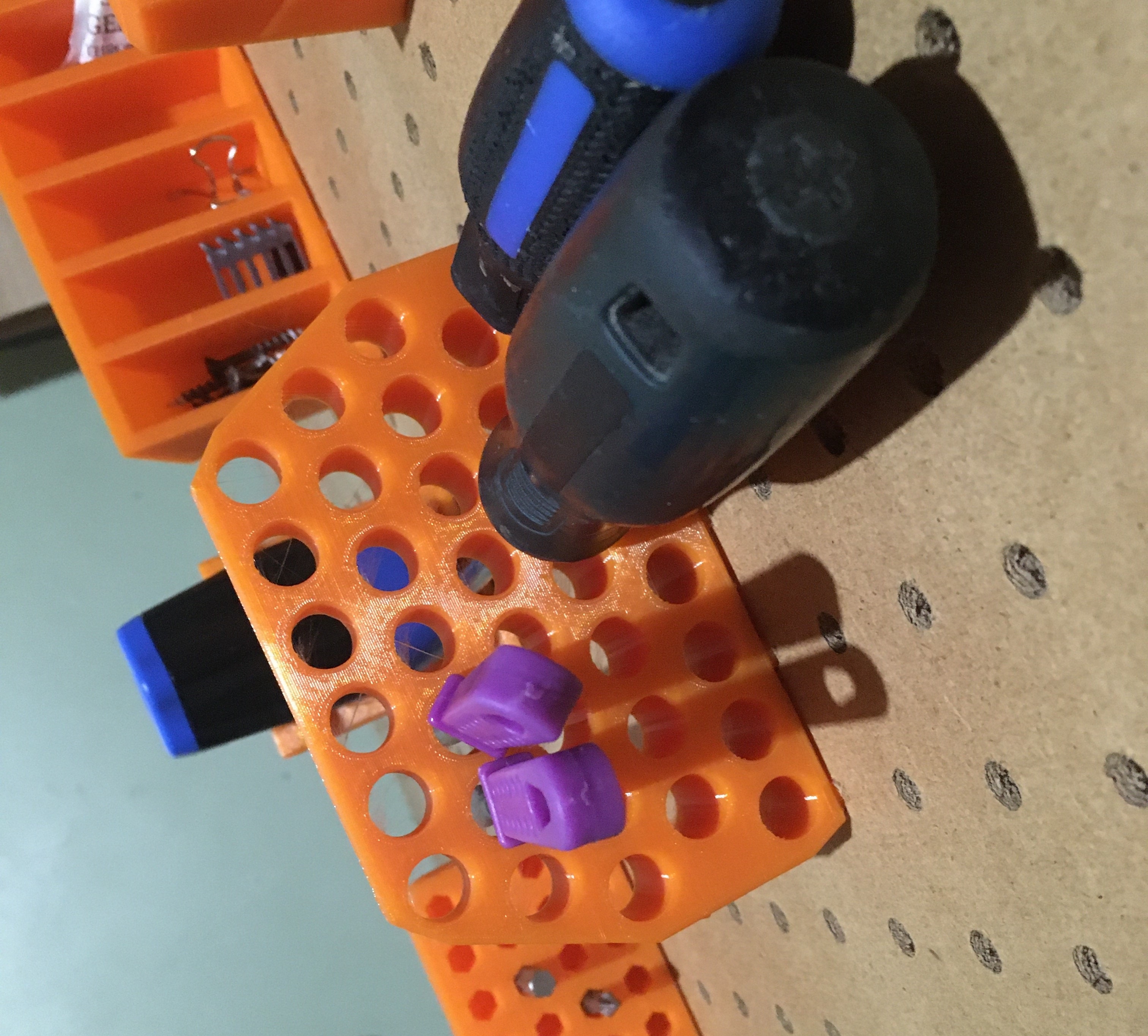 Miniatura 7 do modelo 3D Pegboard levitating toolbox