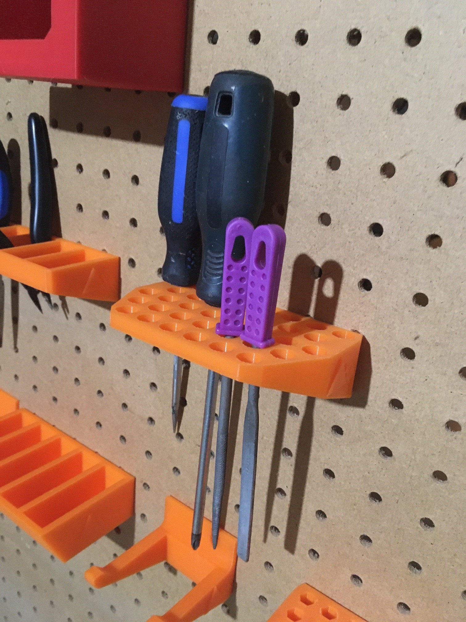 Miniatura 8 do modelo 3D Pegboard levitating toolbox