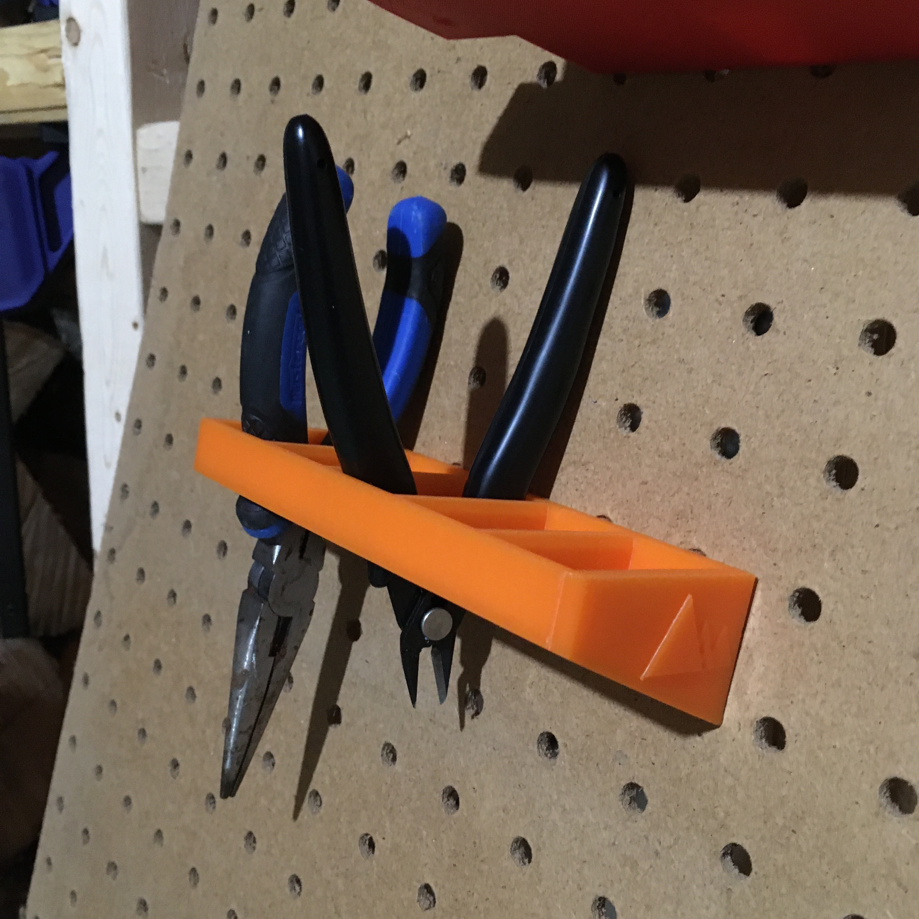 Miniatura 6 do modelo 3D Pegboard levitating toolbox