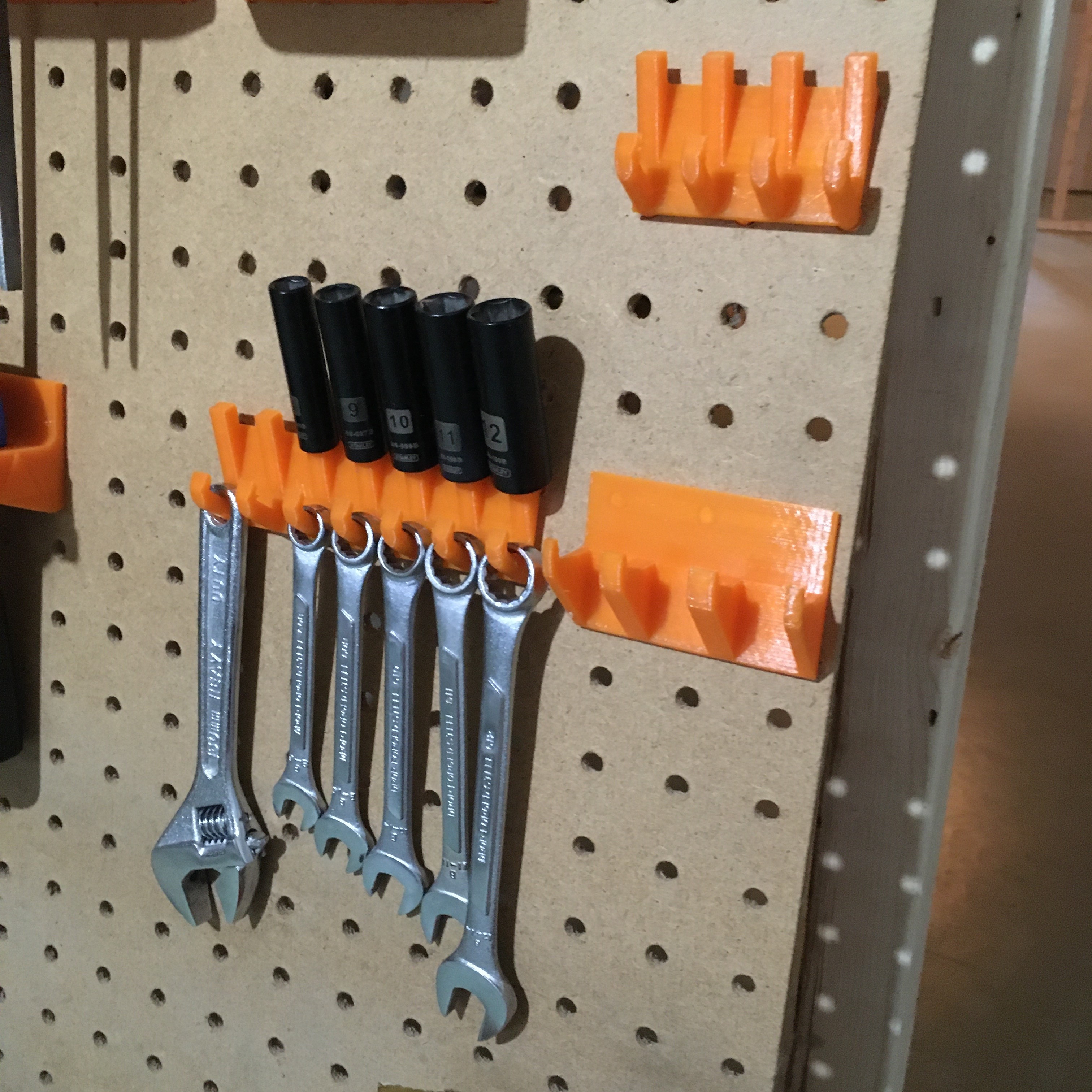 Miniatura 15 do modelo 3D Pegboard levitating toolbox