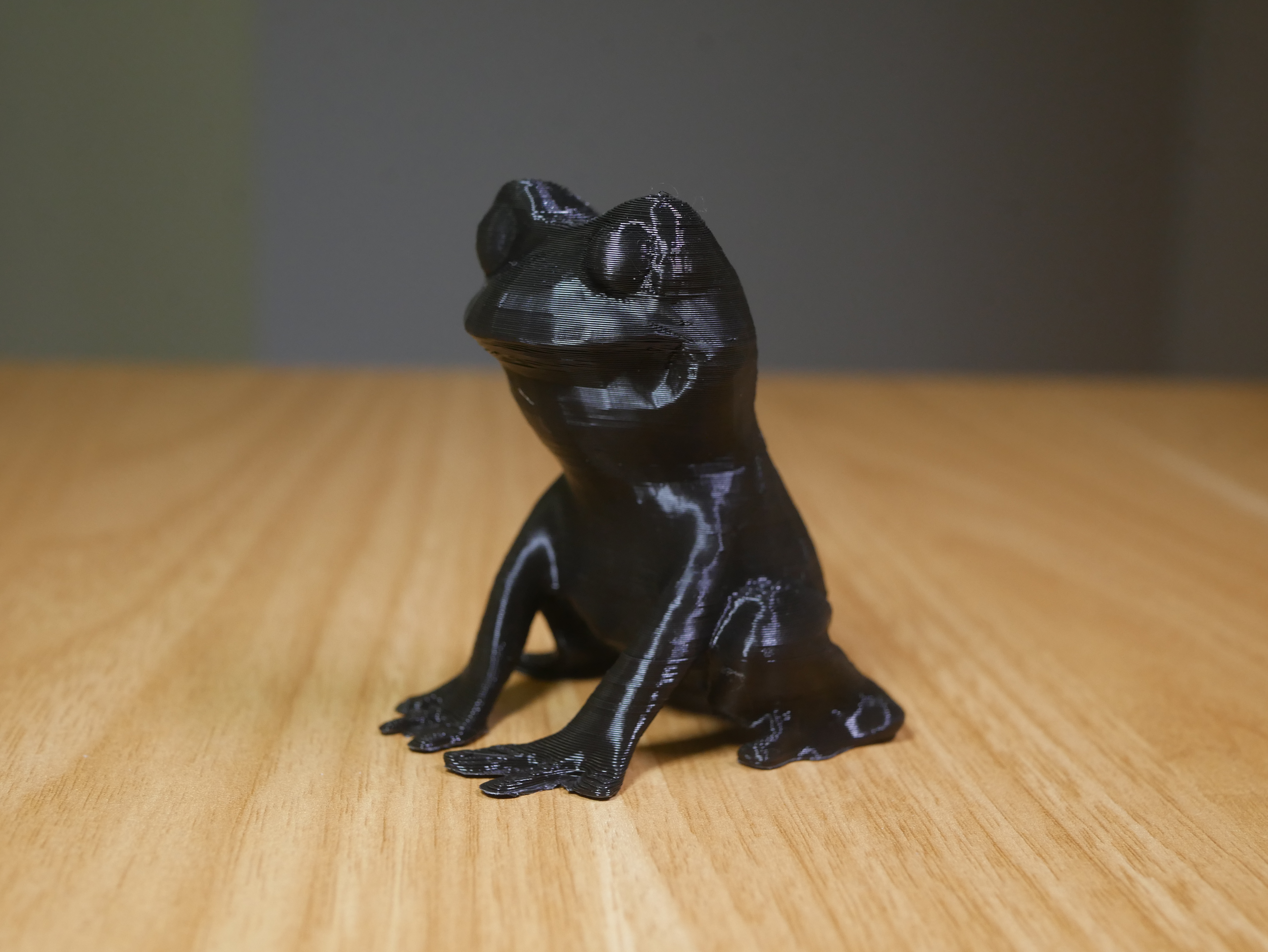 Miniatura 2 do modelo 3D Cute frog sitting figure