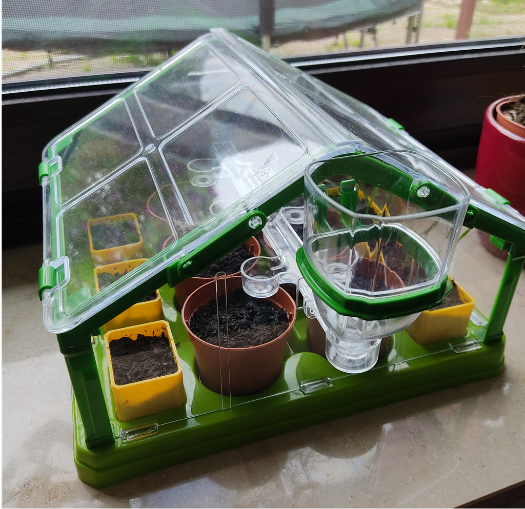 plant pots for kids greenhouse (Clementoni Serra). Zusatztöpfe Kinder Gewächshaus Galileo Nature Clementoni