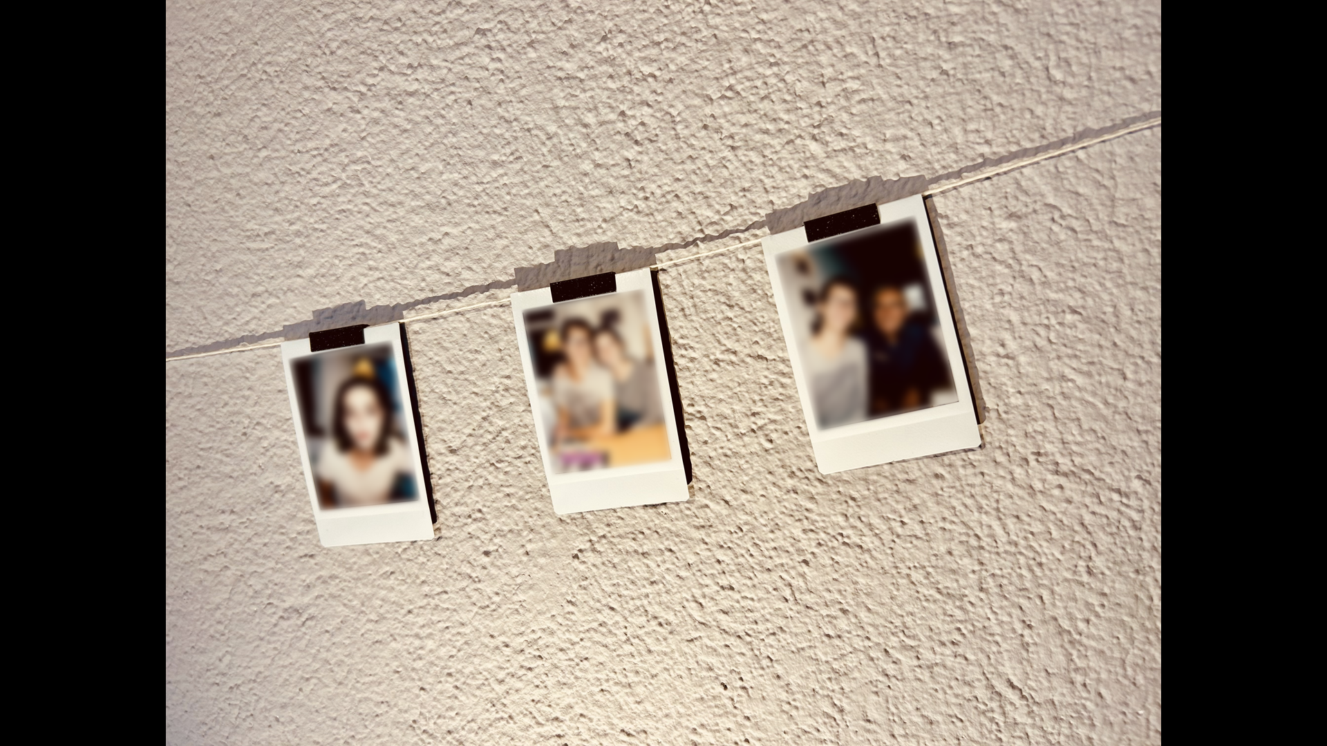 Instant picture clip to hang up