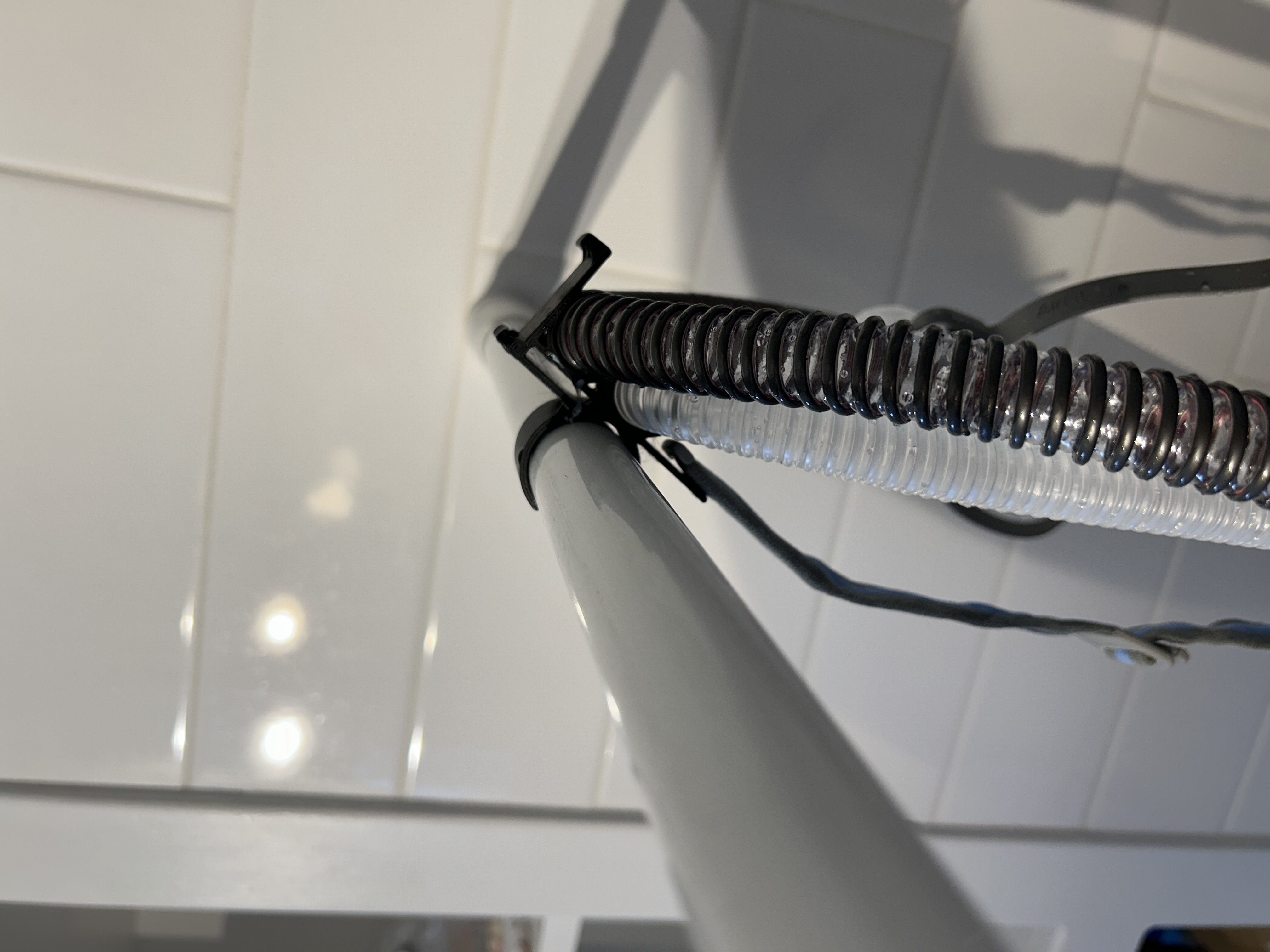 AirSense11 and AirFit10 drying rack for shower rod