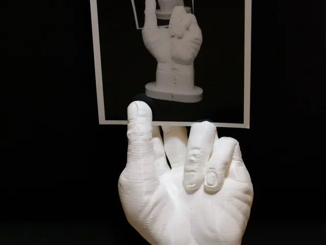 Realistic Handy photo holder