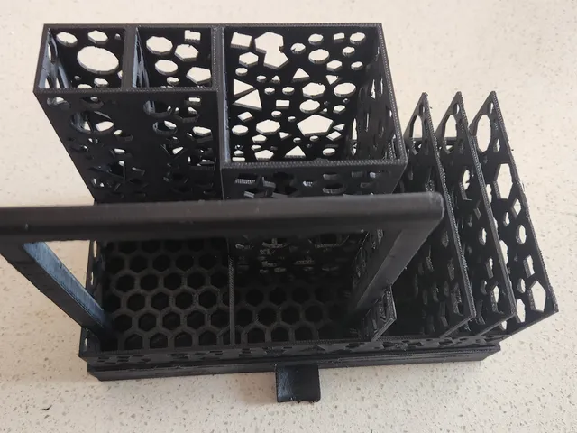 Geometric kitchen sink rack for brushes, cloths and sponges