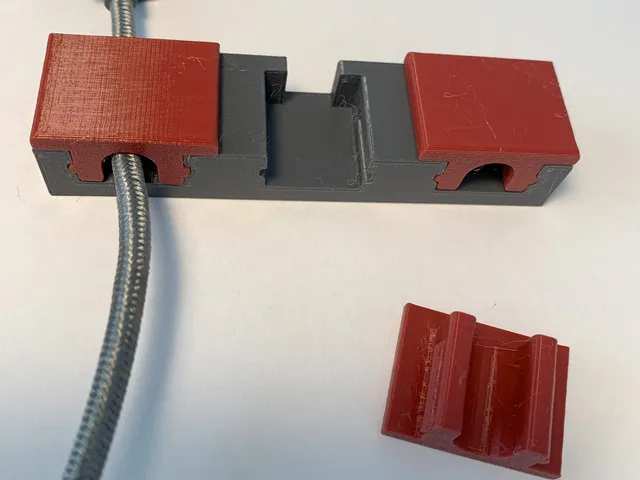 USB-Cable-Holder with lid