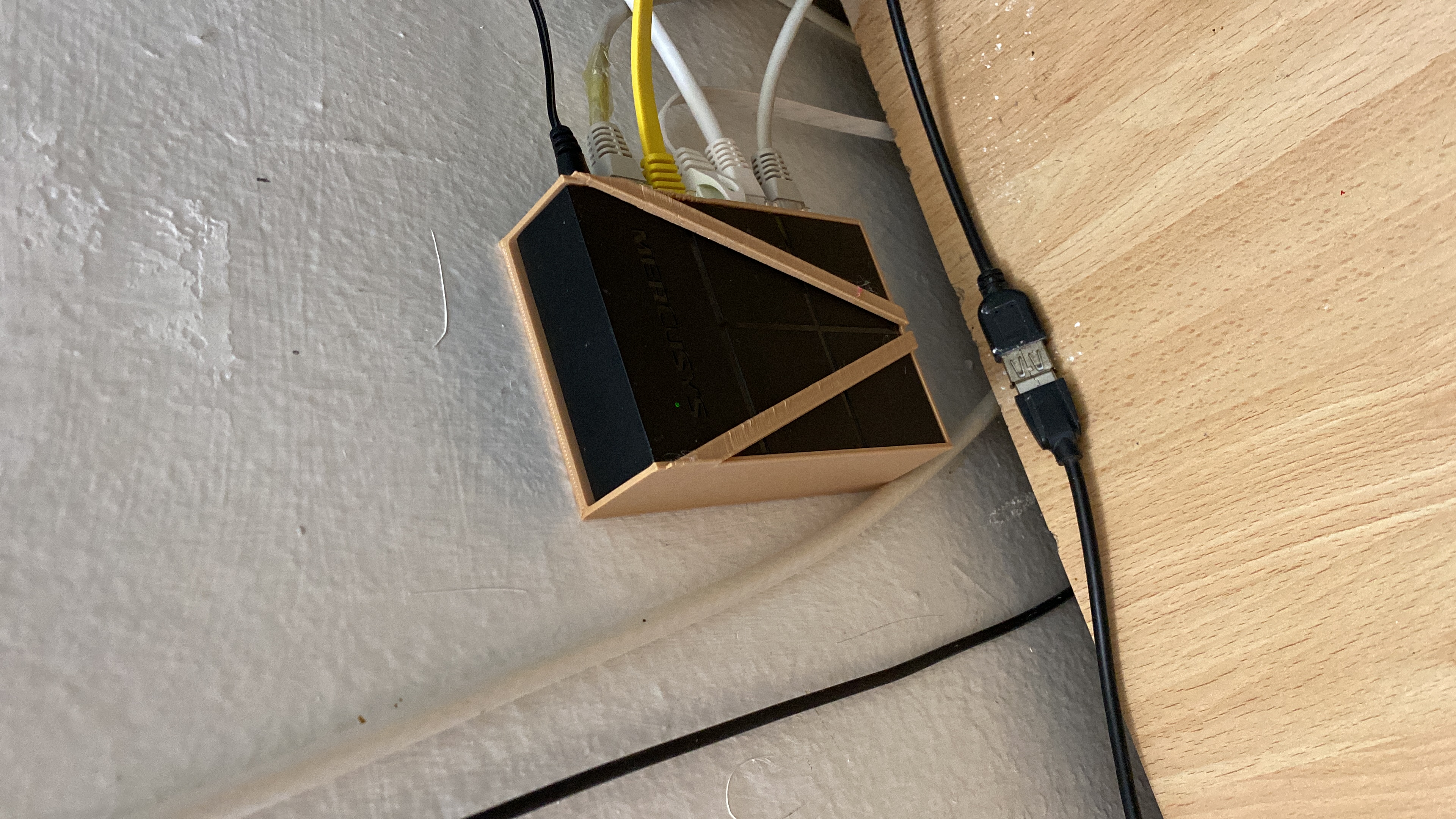 Miniatura 3 do modelo 3D MERCUSYS HUB Switch support