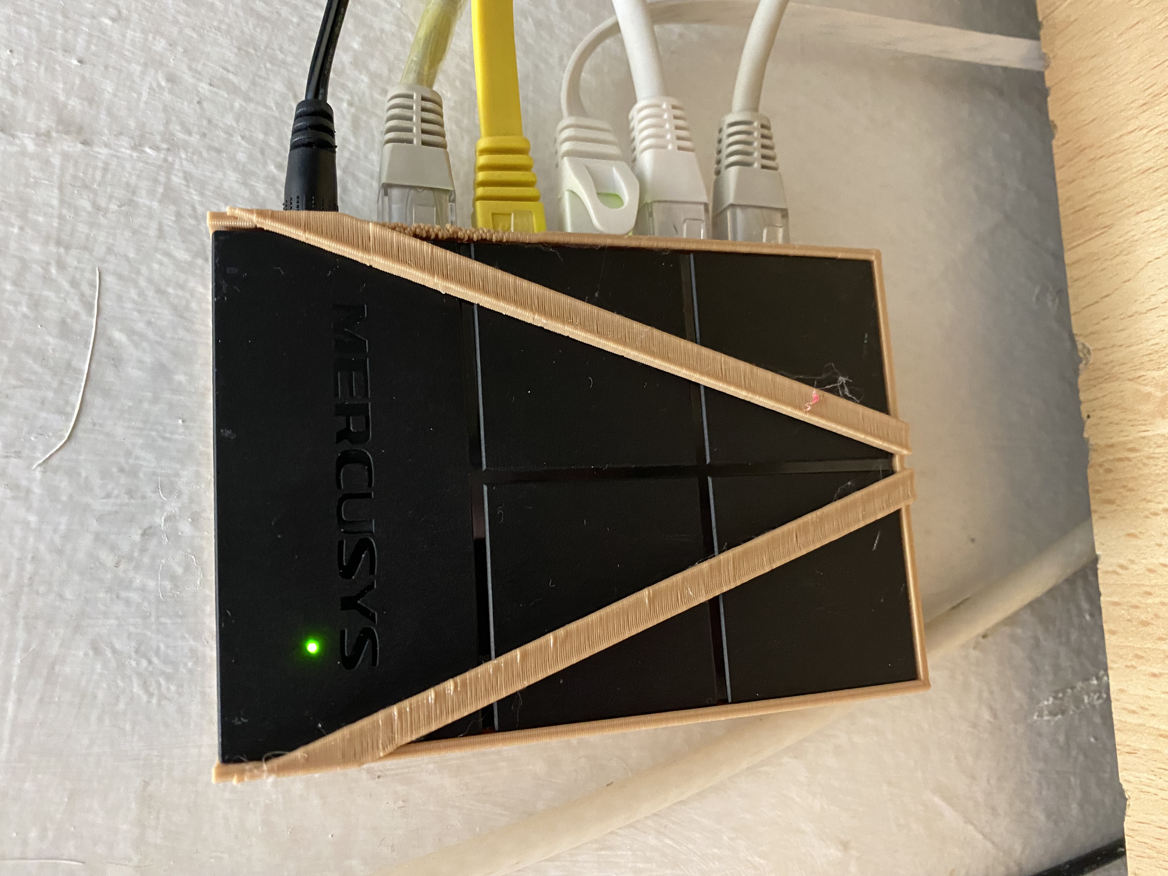 Miniatura 2 do modelo 3D MERCUSYS HUB Switch support