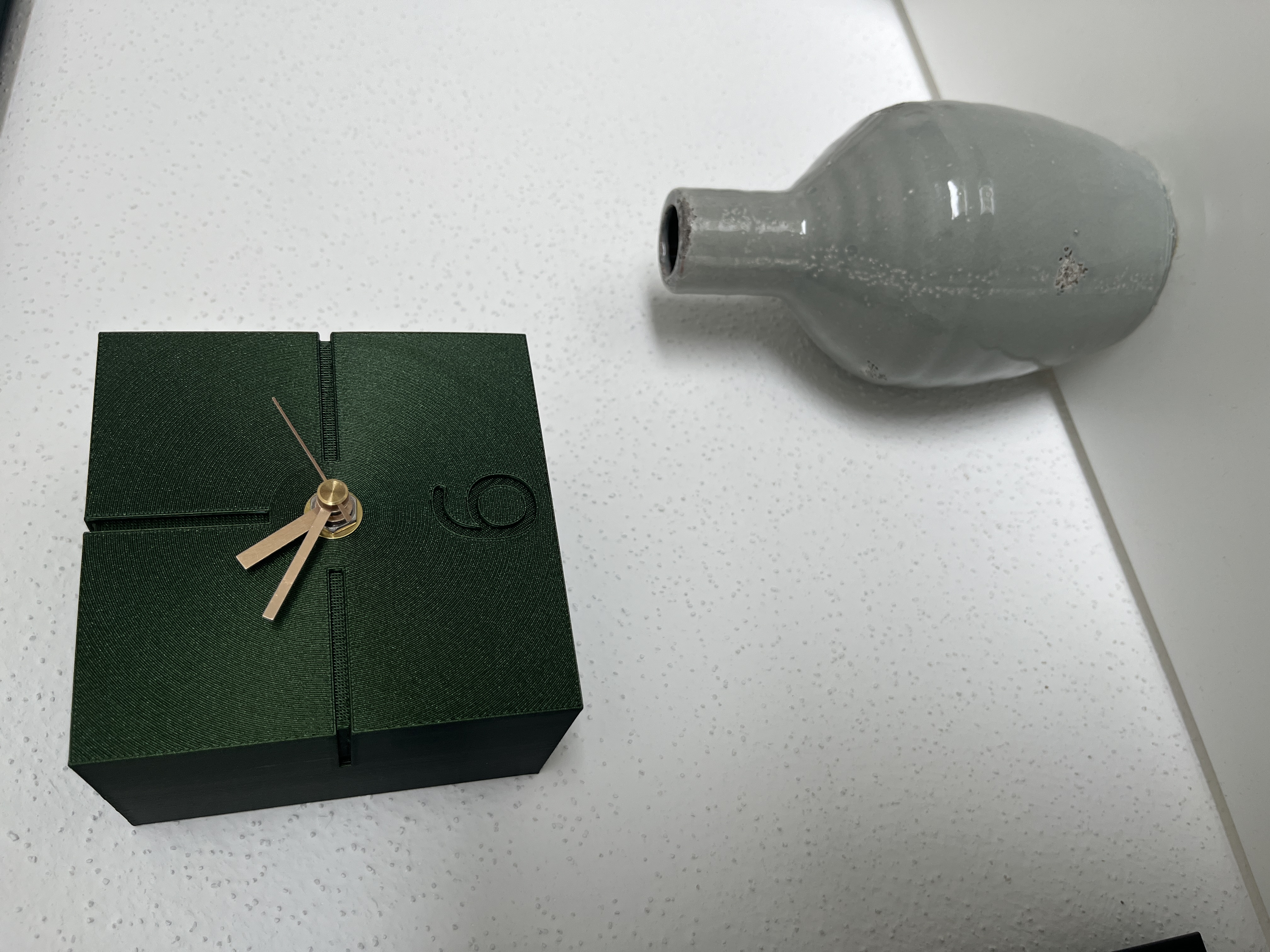 Miniatura 4 do modelo 3D Vintage Cube Clock