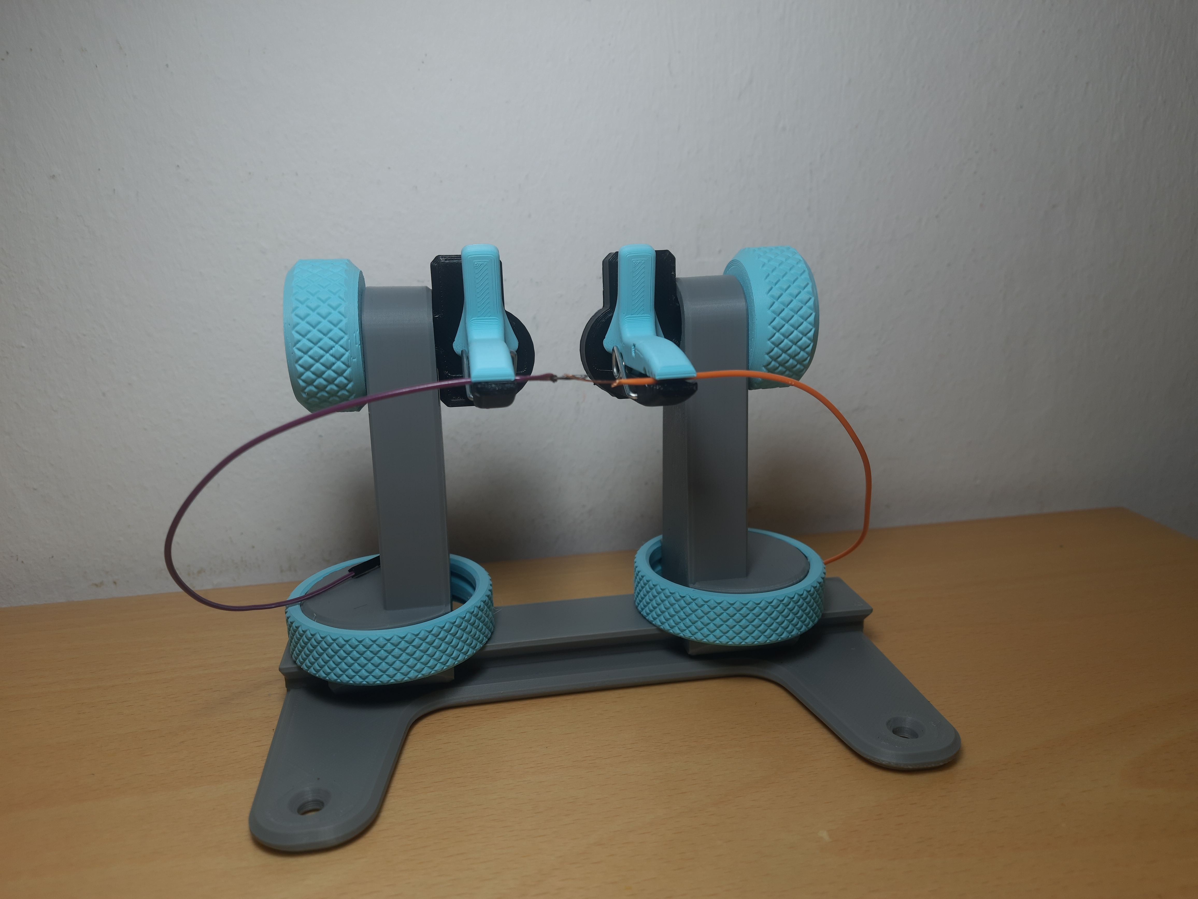 Cable Clamps for Adjustable PCB Holder Tool (Remix) 3D model thumbnail