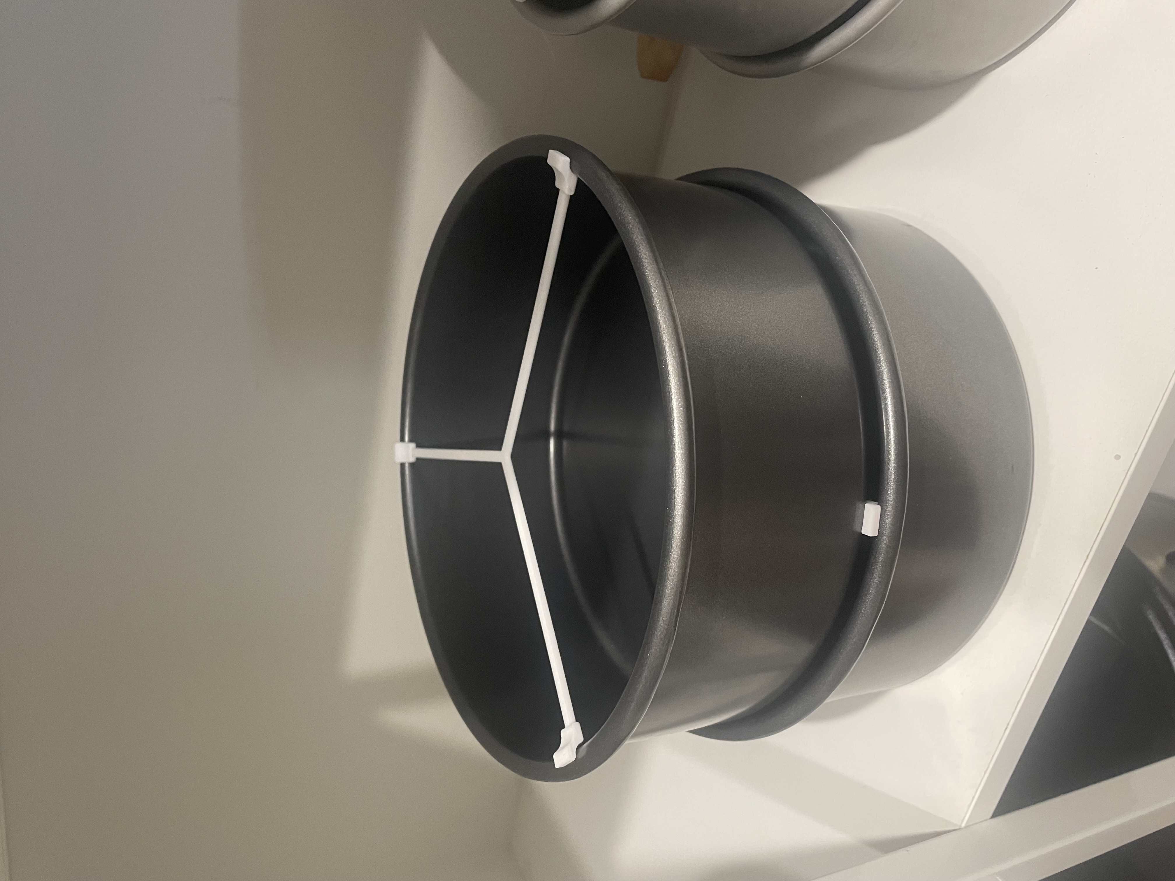 Cake tin space
