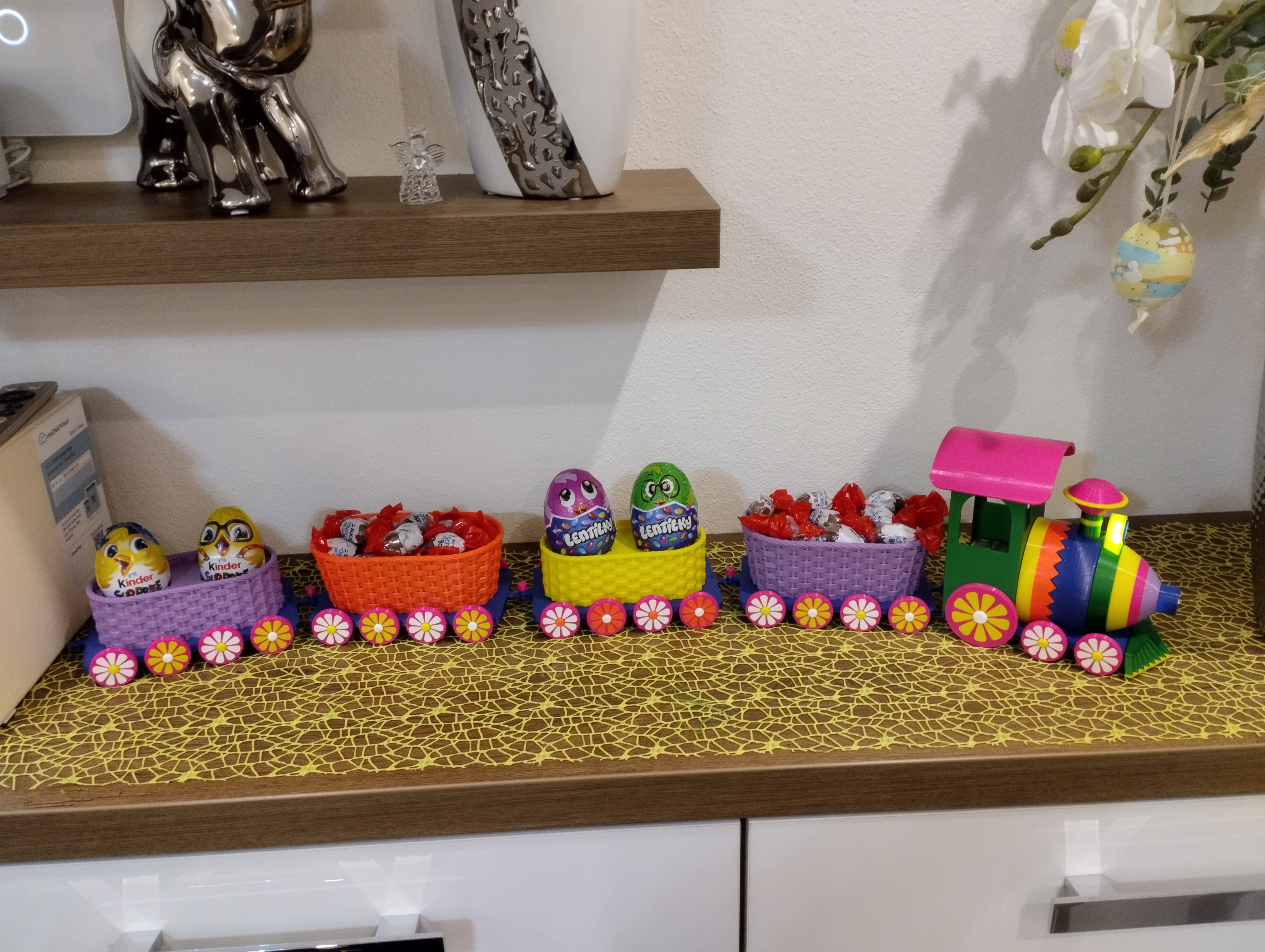 Miniatura 4 do modelo 3D Easter train