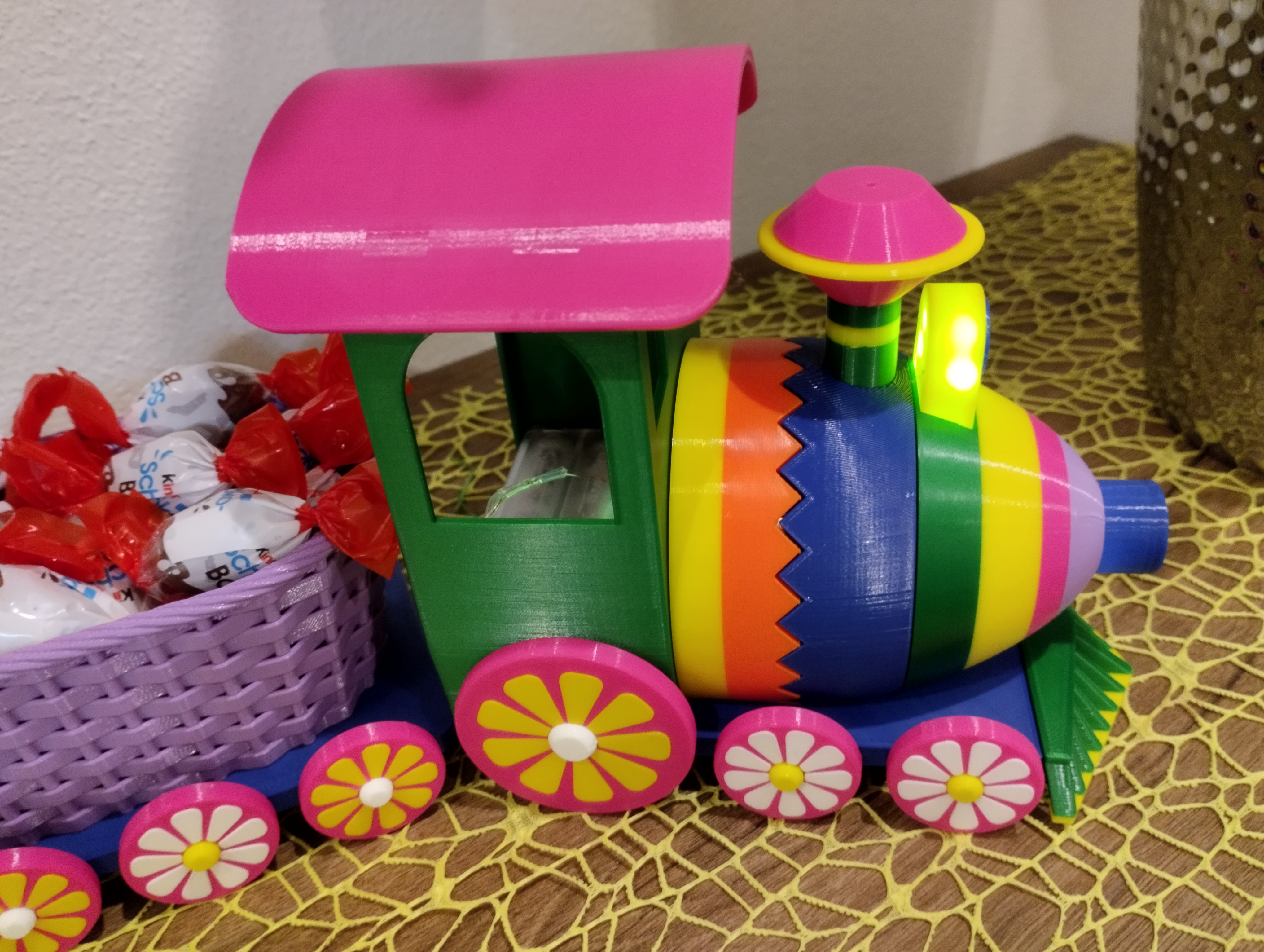 Miniatura 3 do modelo 3D Easter train