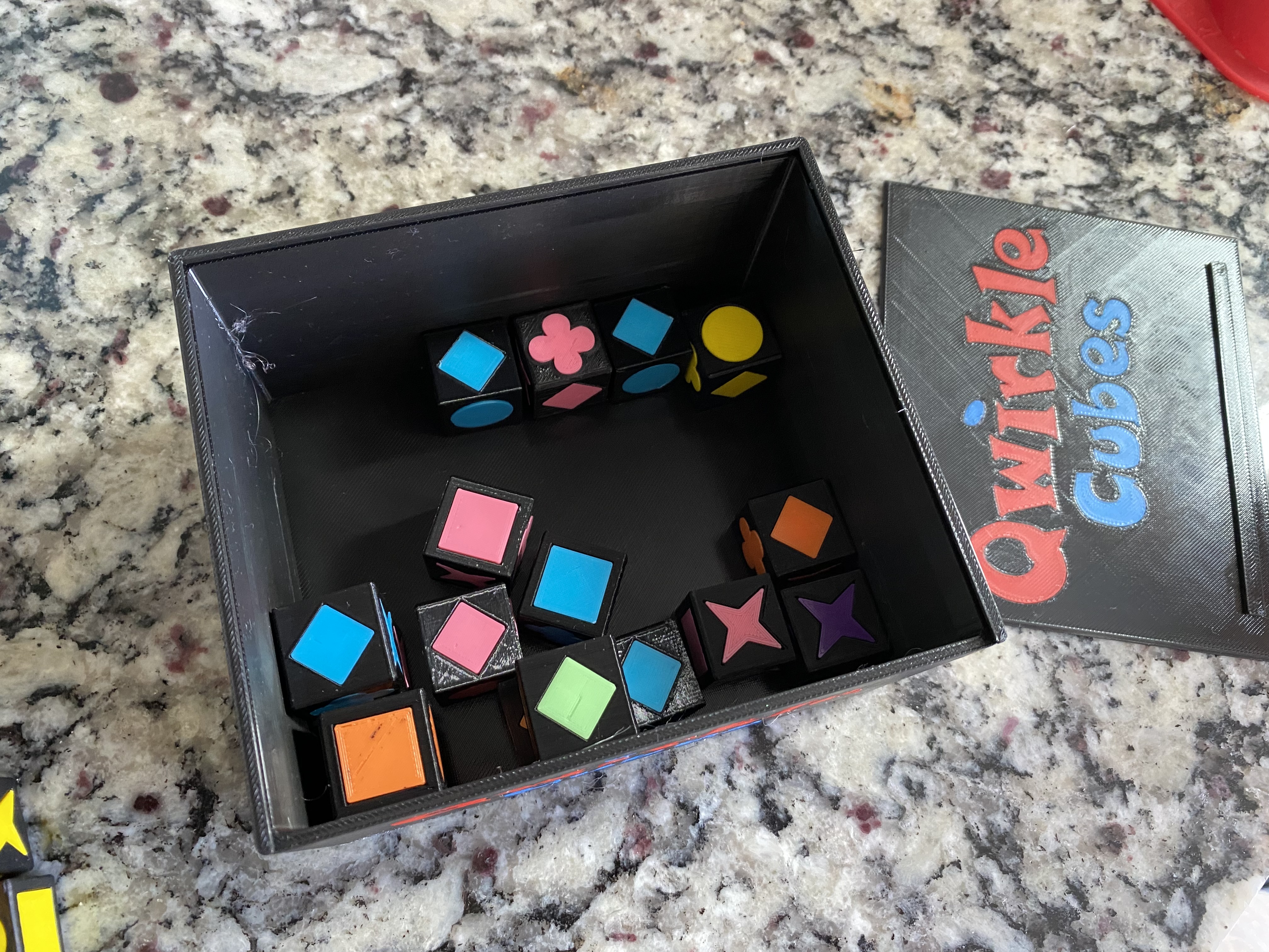 Miniatura 4 do modelo 3D Qwirkle Cubes Box