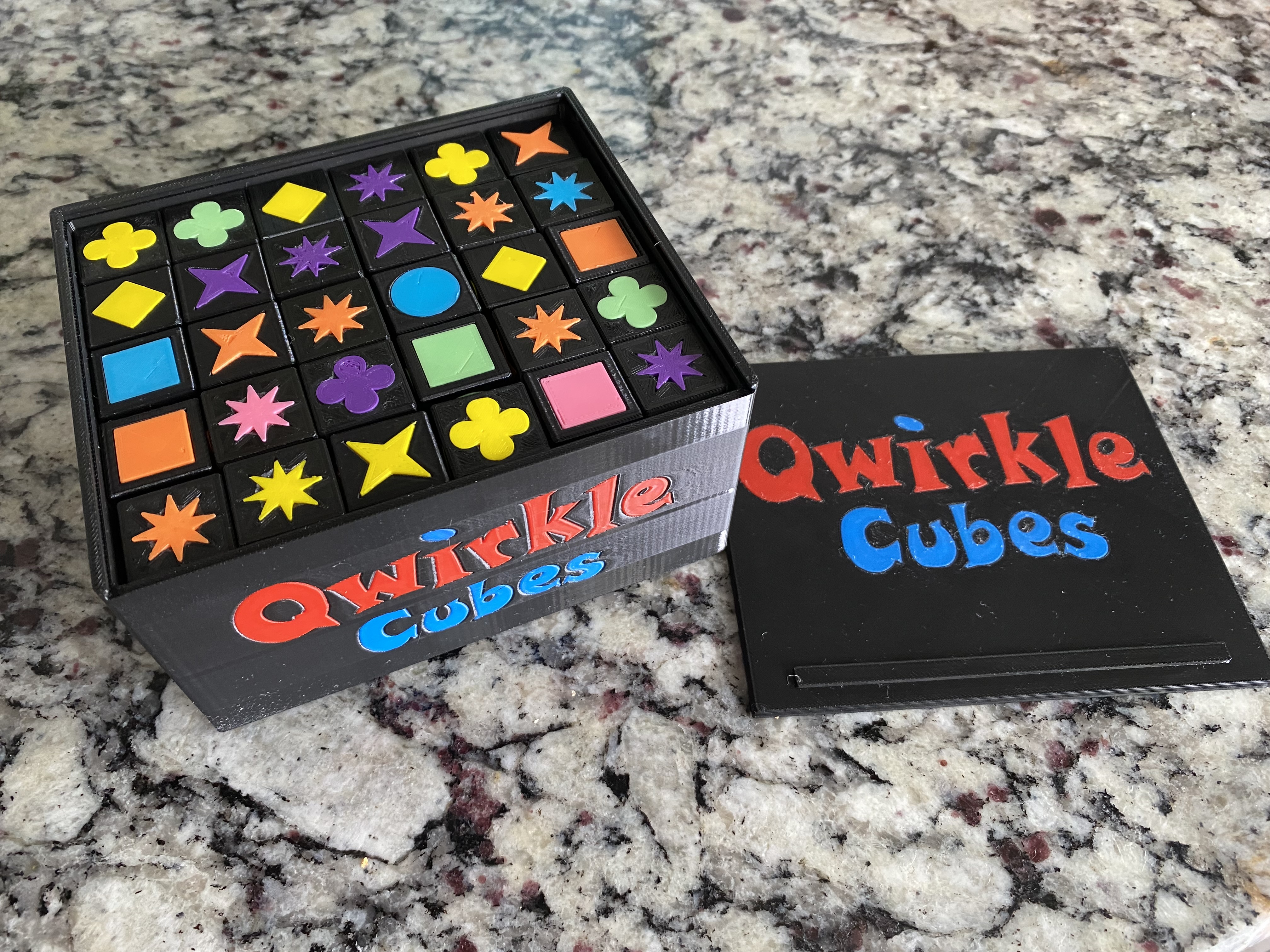 Miniatura 6 do modelo 3D Qwirkle Cubes Box