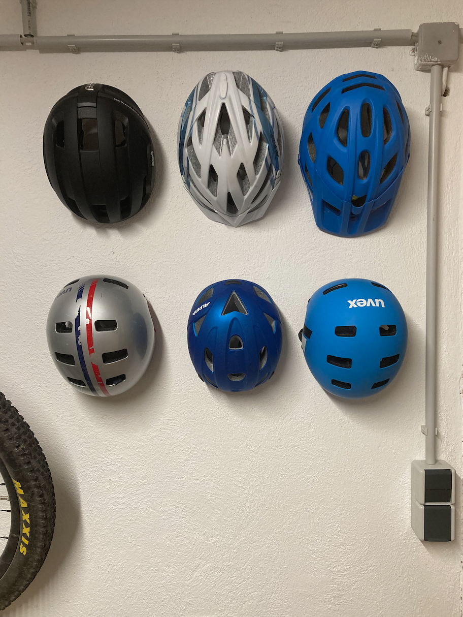 Universal bicycle helmet wall mount (MTB, Road, Gravel, ...)