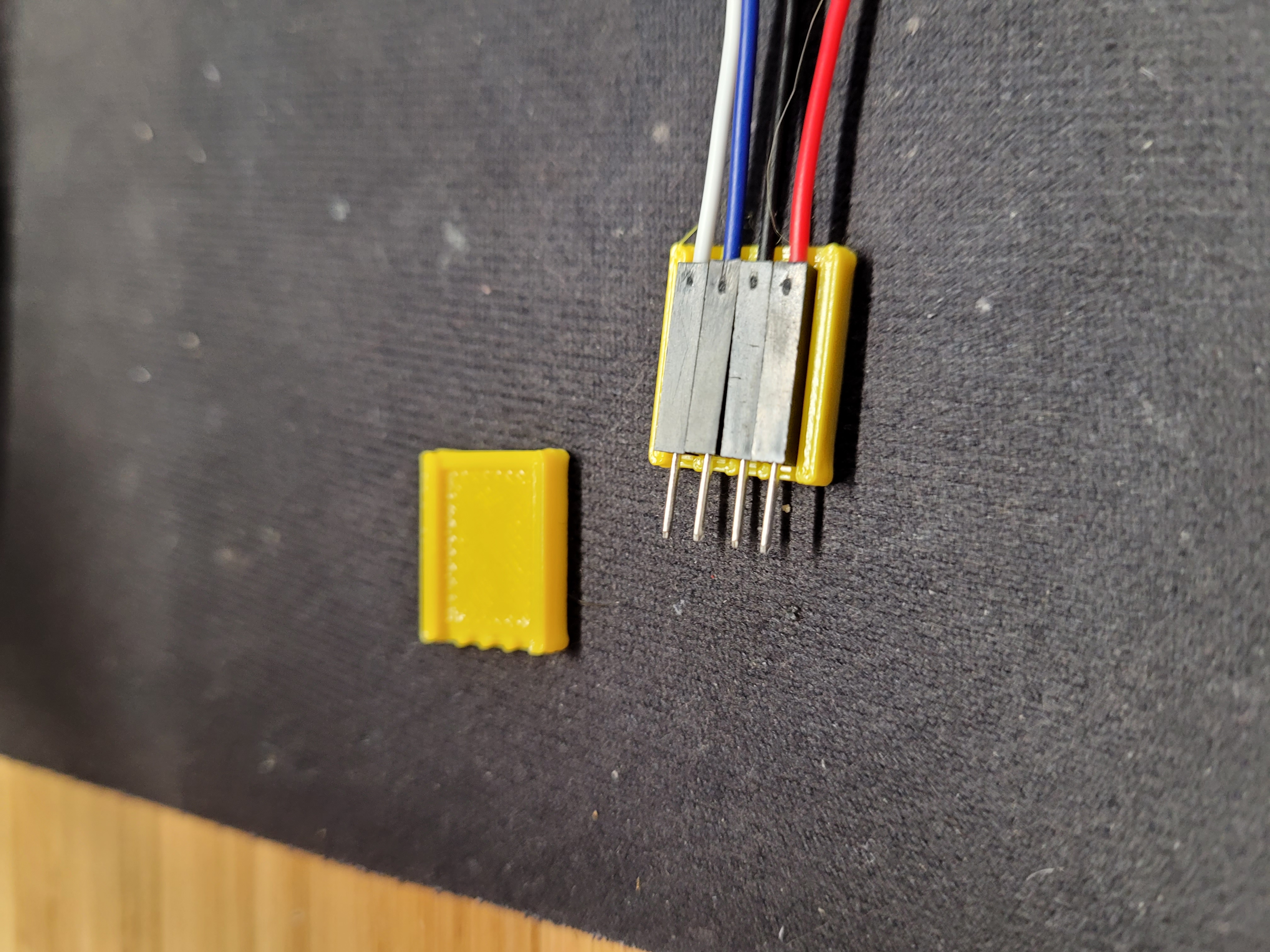 Dupont 4 pin connector housing