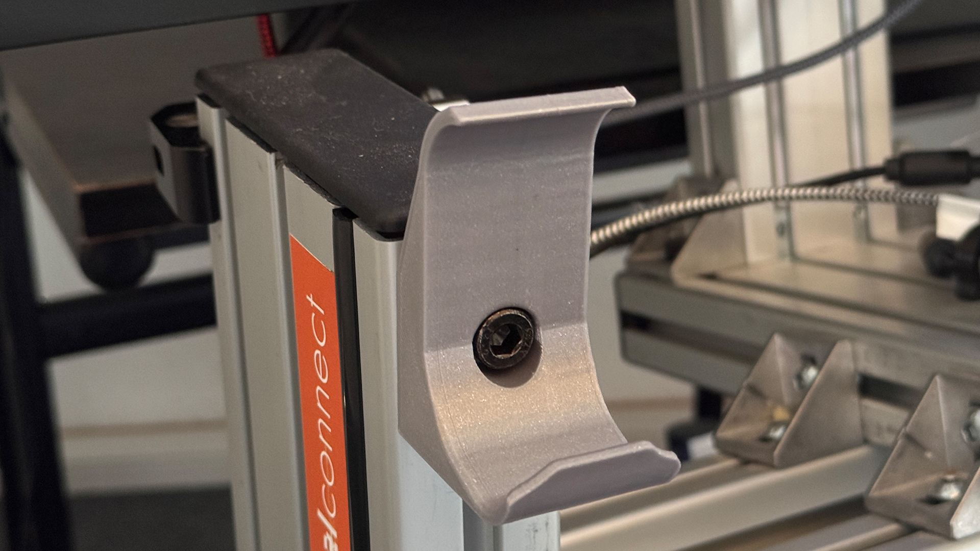 Mount for PlayStation DualSense controller on an M8 aluminum profile (Halterung M8 Profil)