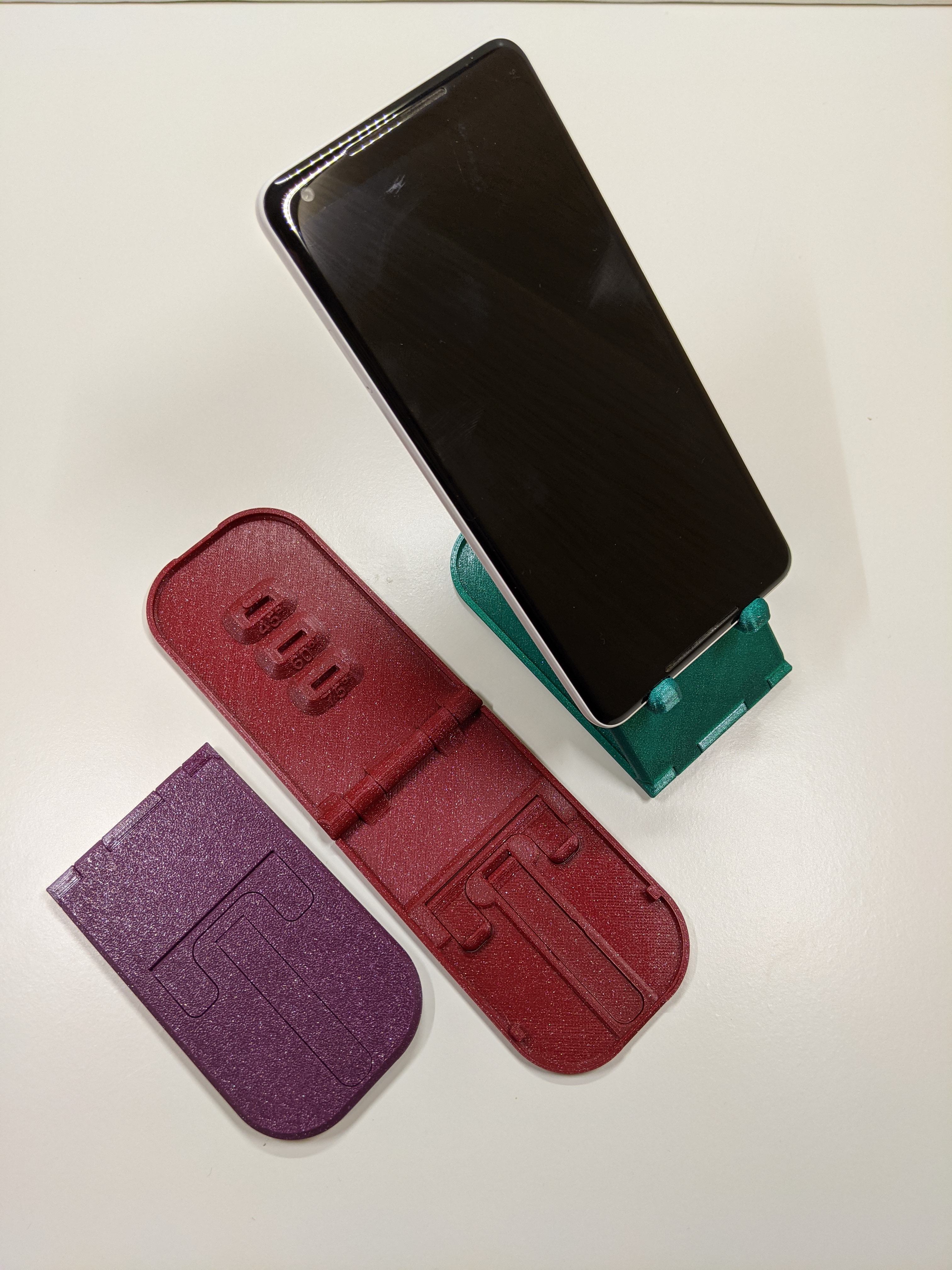 Print in place - Folding Portait mode phone stand - charging compatible