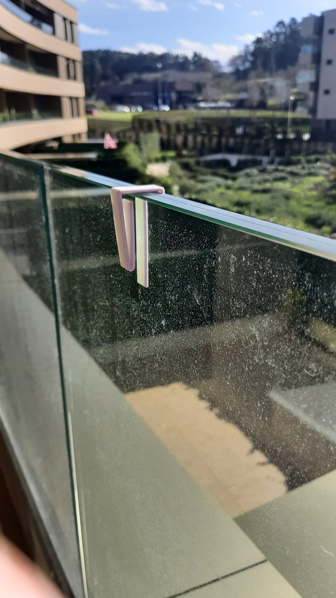 Glass fence clamp