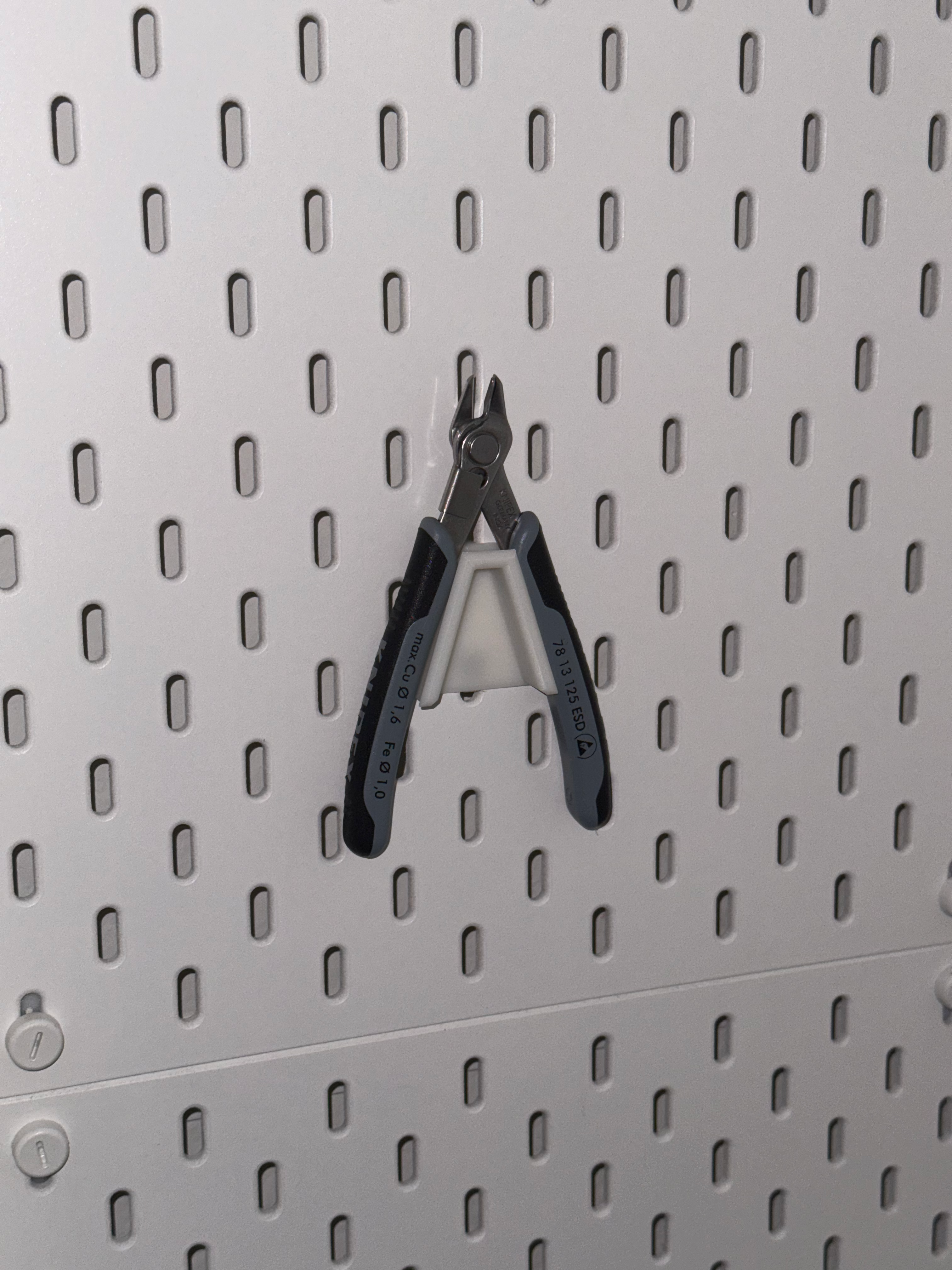 Skadis Knippex Snipper with Pegs